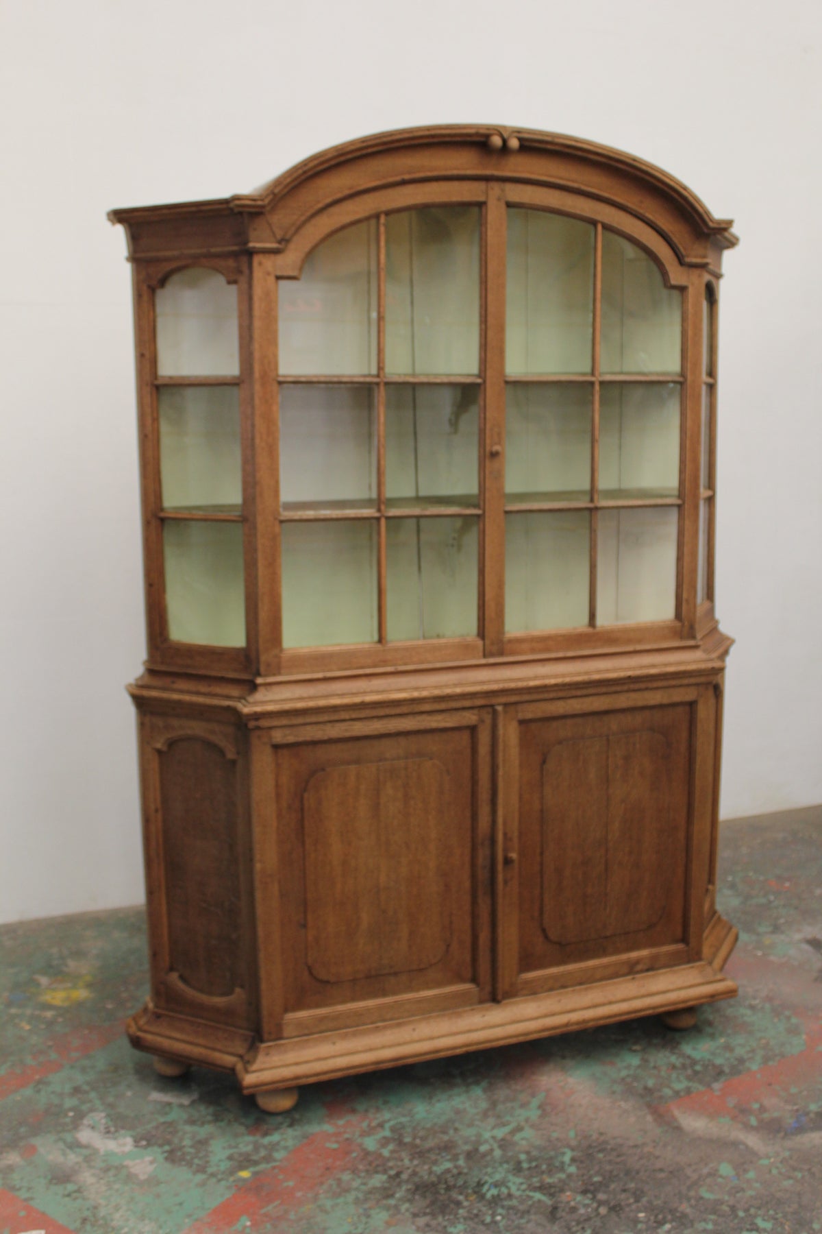 #0258 cupboard