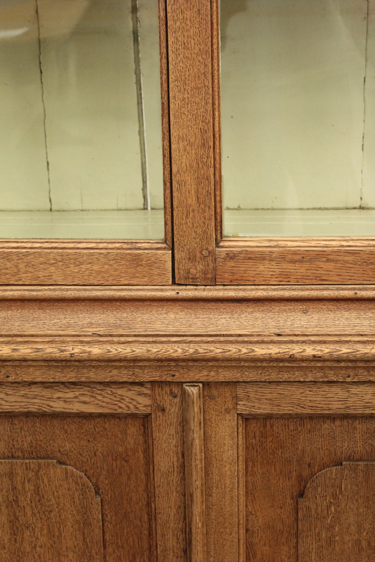 #0258 cupboard