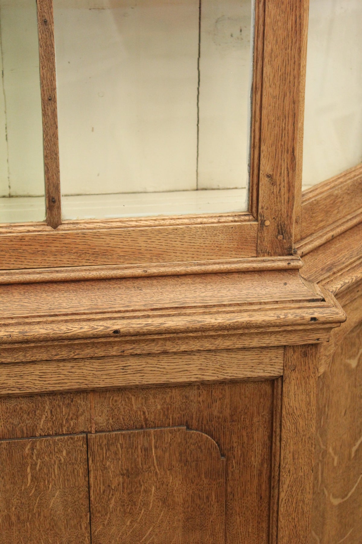 #0258 cupboard