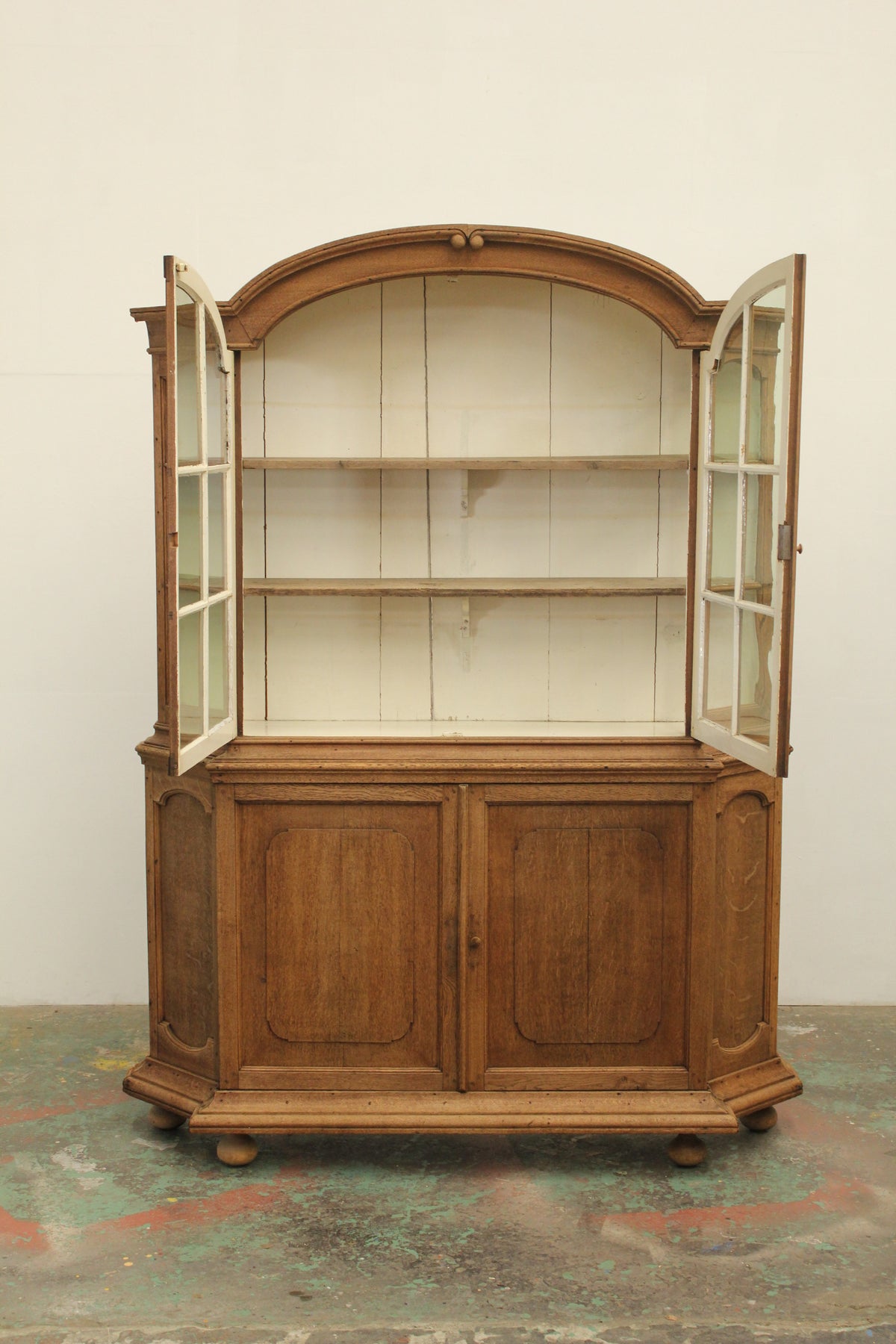 #0258 cupboard