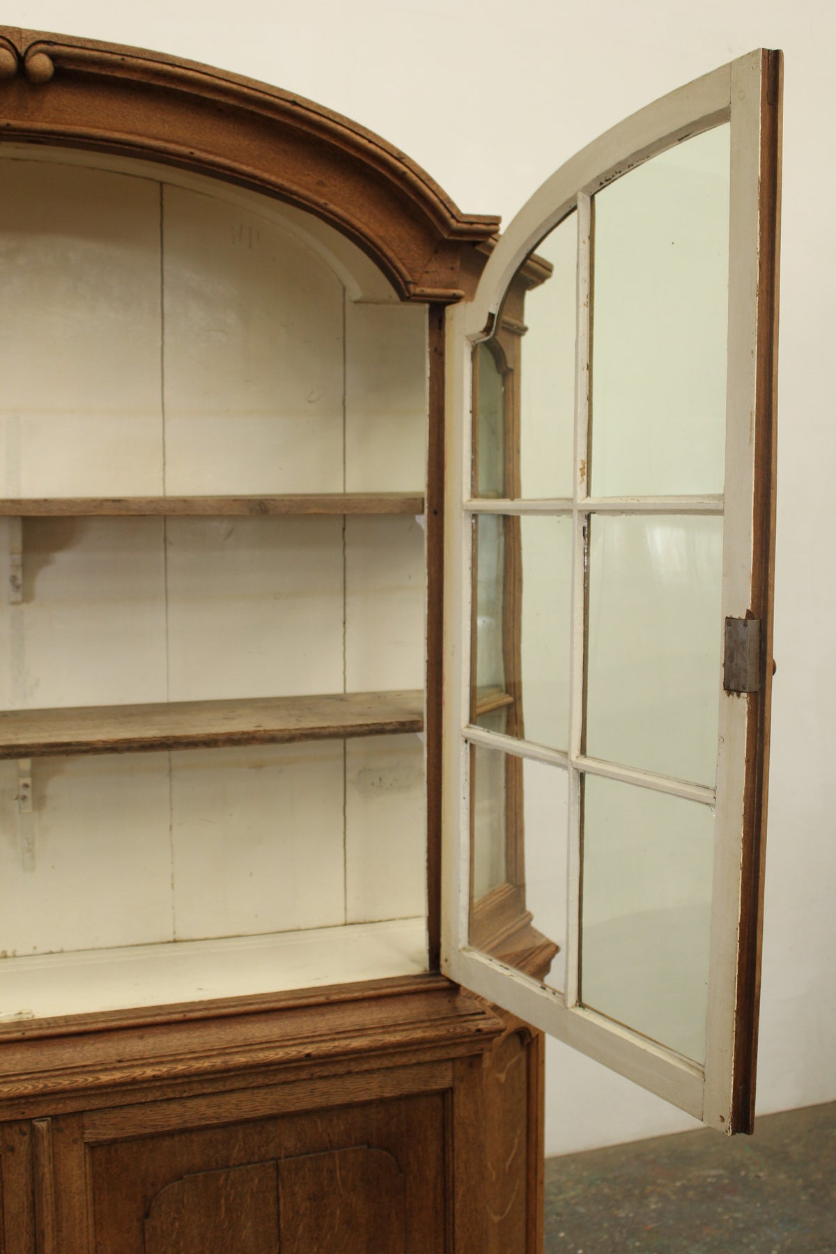 #0258 cupboard