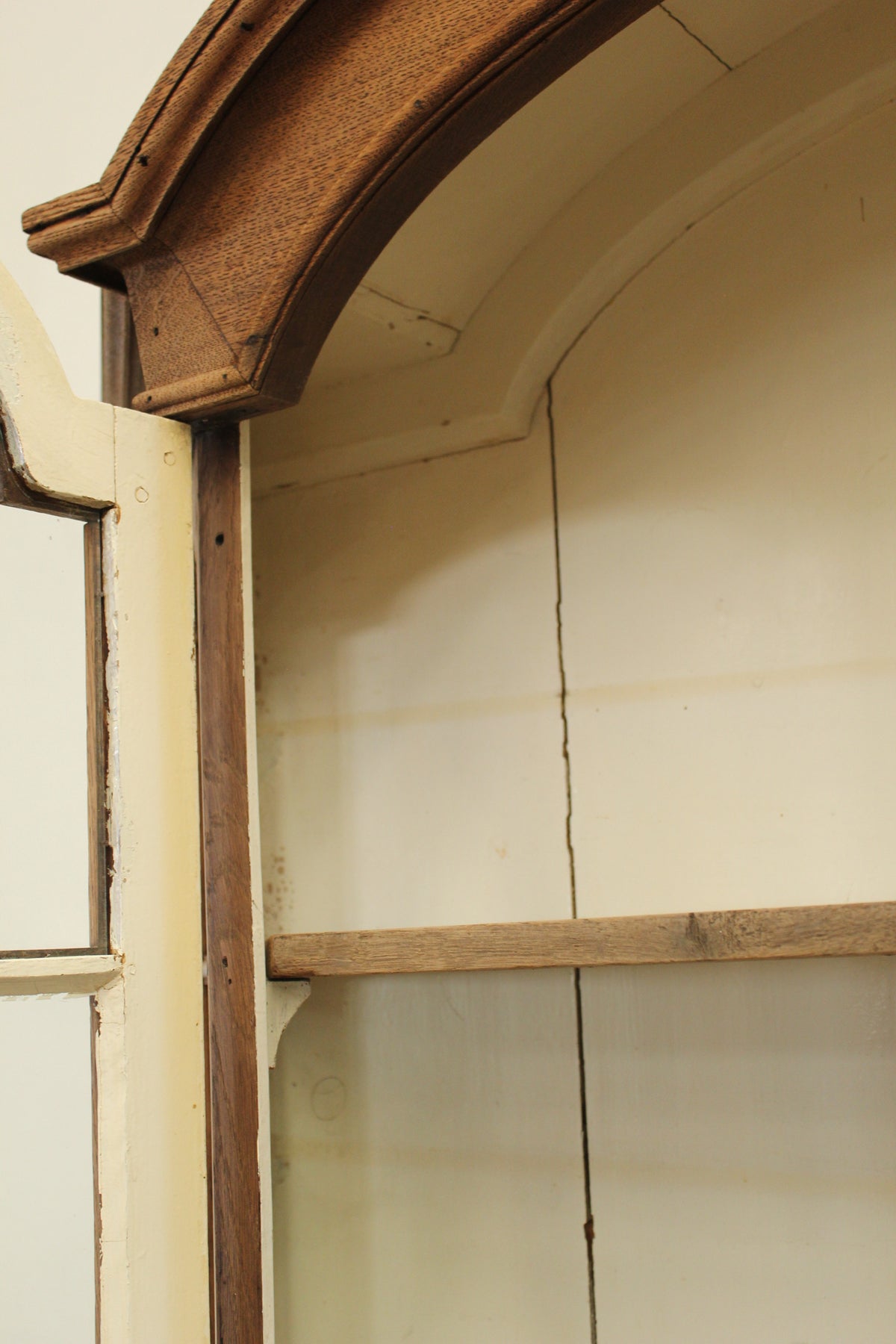#0258 cupboard