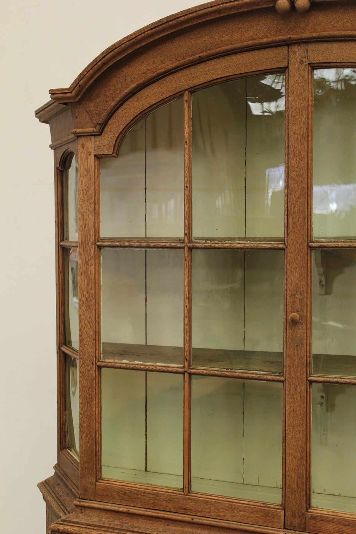 #0258 cupboard