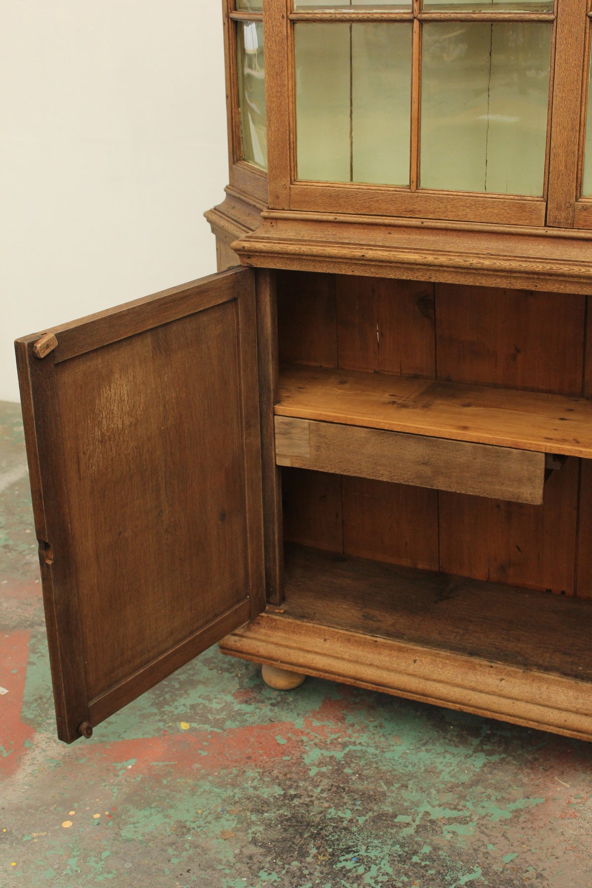 #0258 cupboard