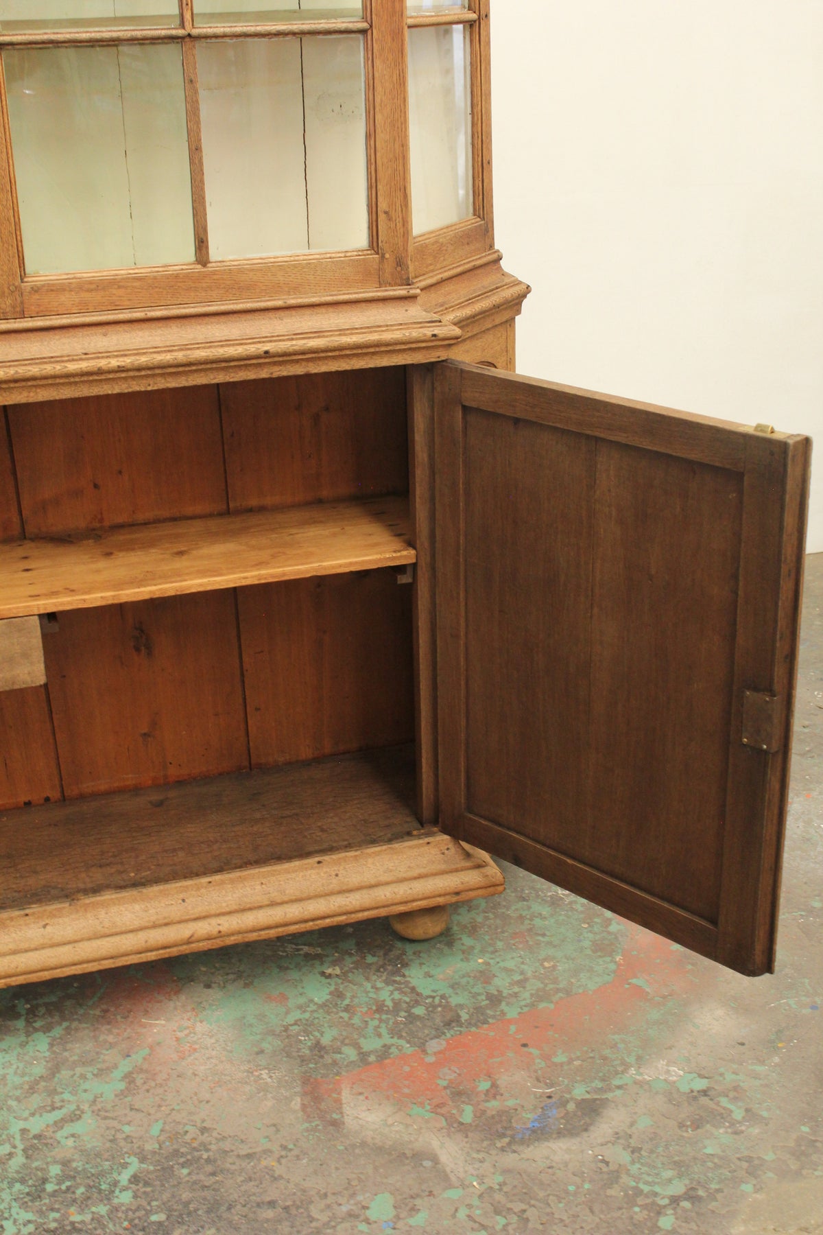 #0258 cupboard