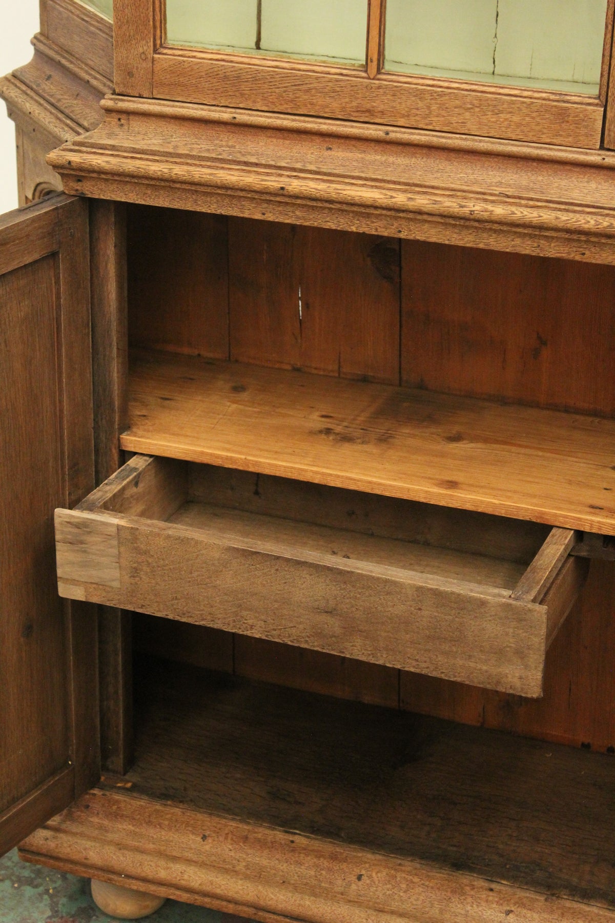 #0258 cupboard