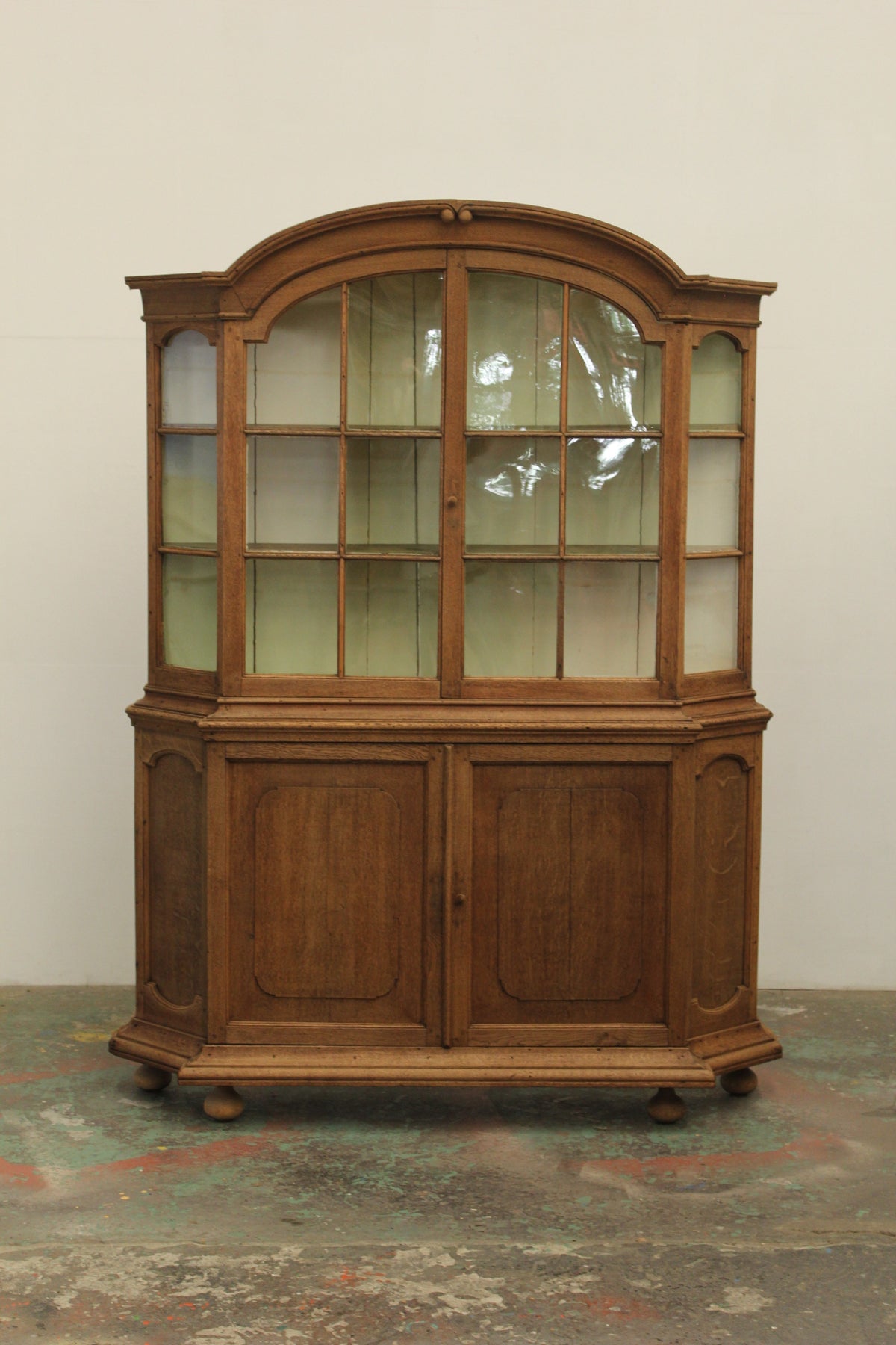 #0258 cupboard