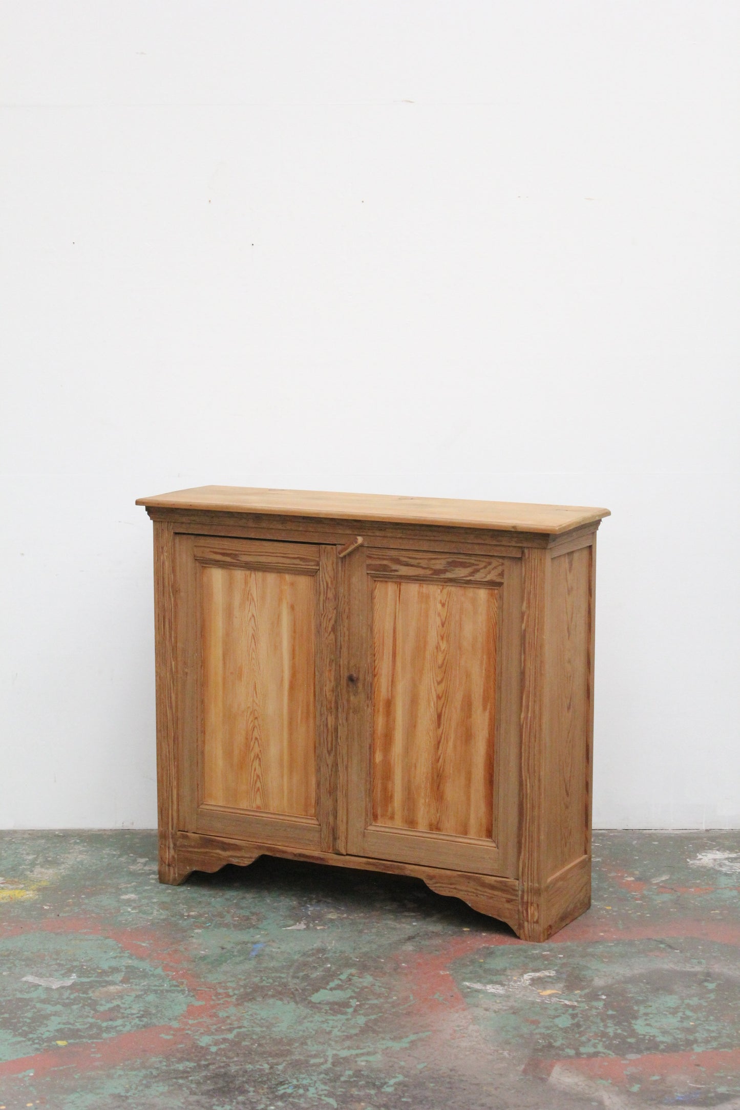#1121 cabinet