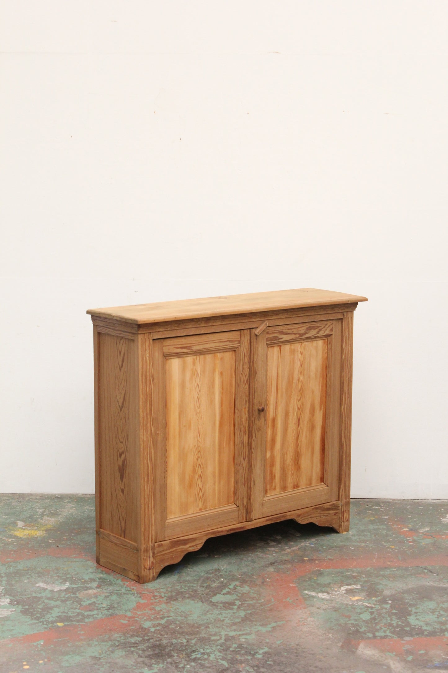#1121 cabinet