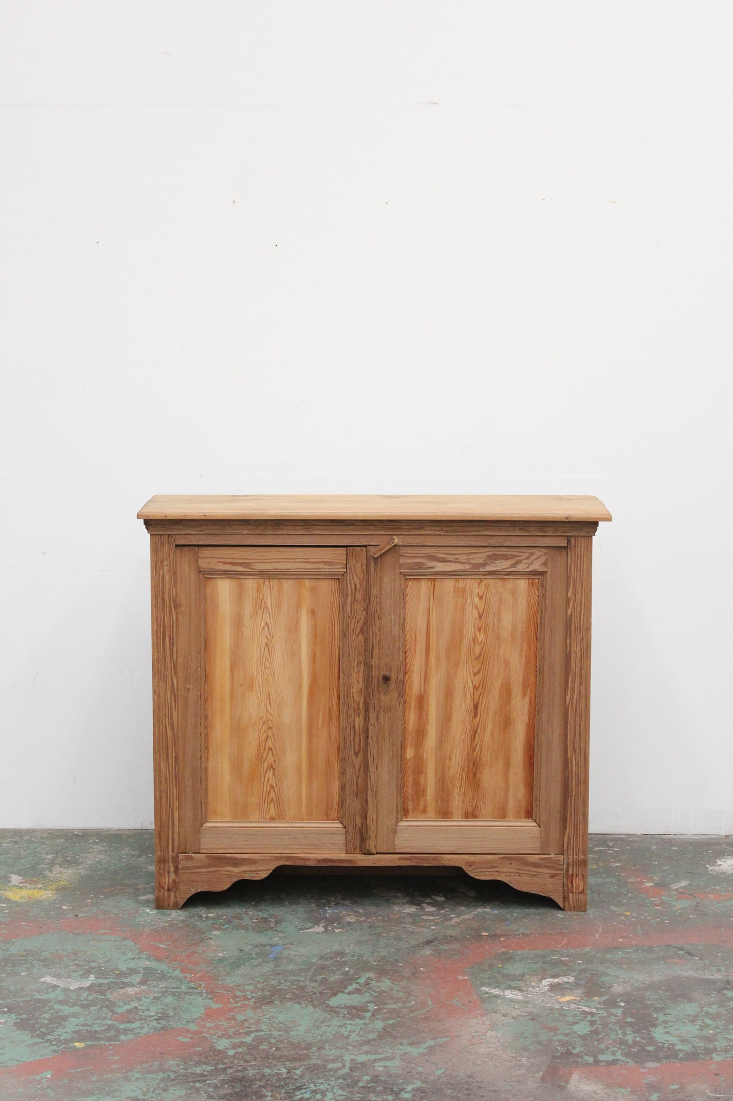 #1121 cabinet
