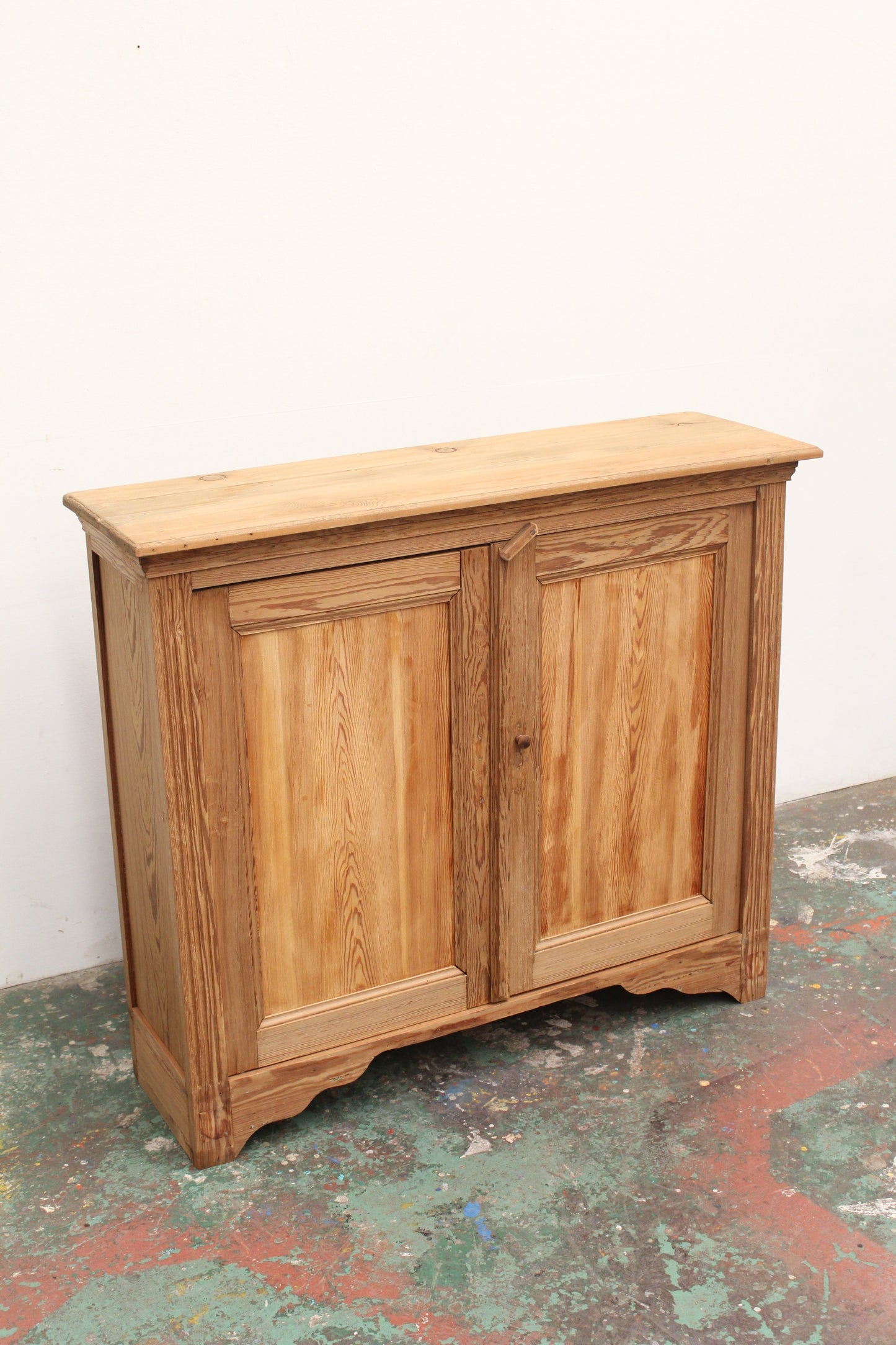 #1121 cabinet