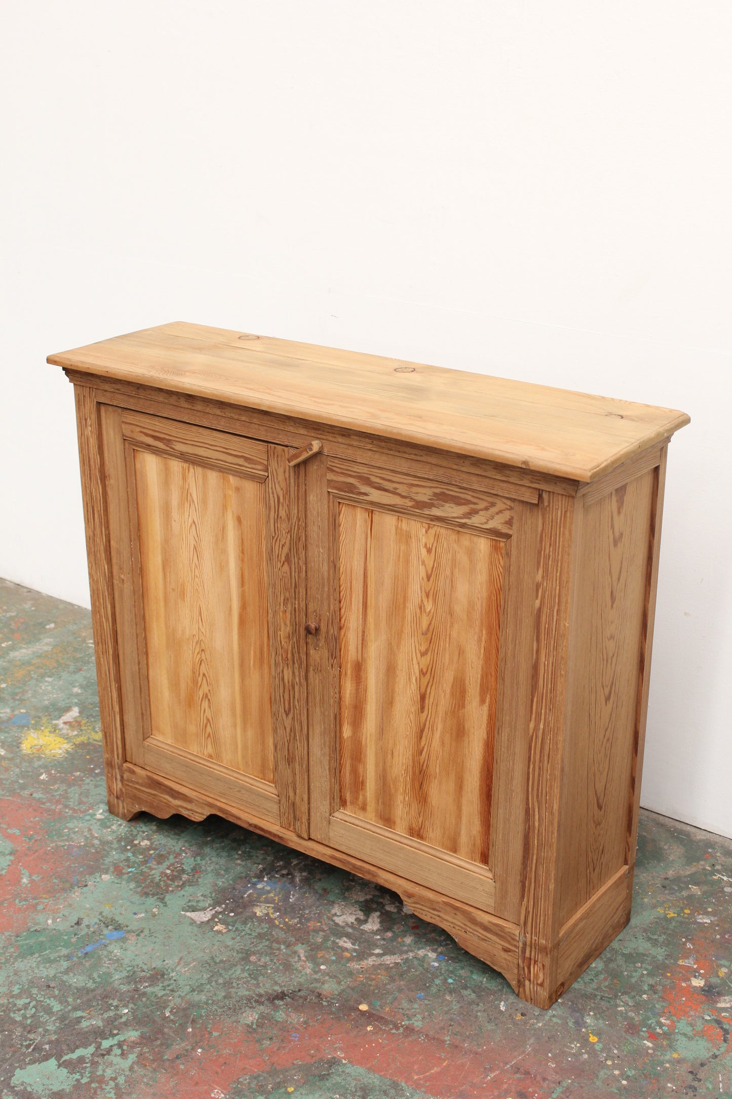 #1121 cabinet