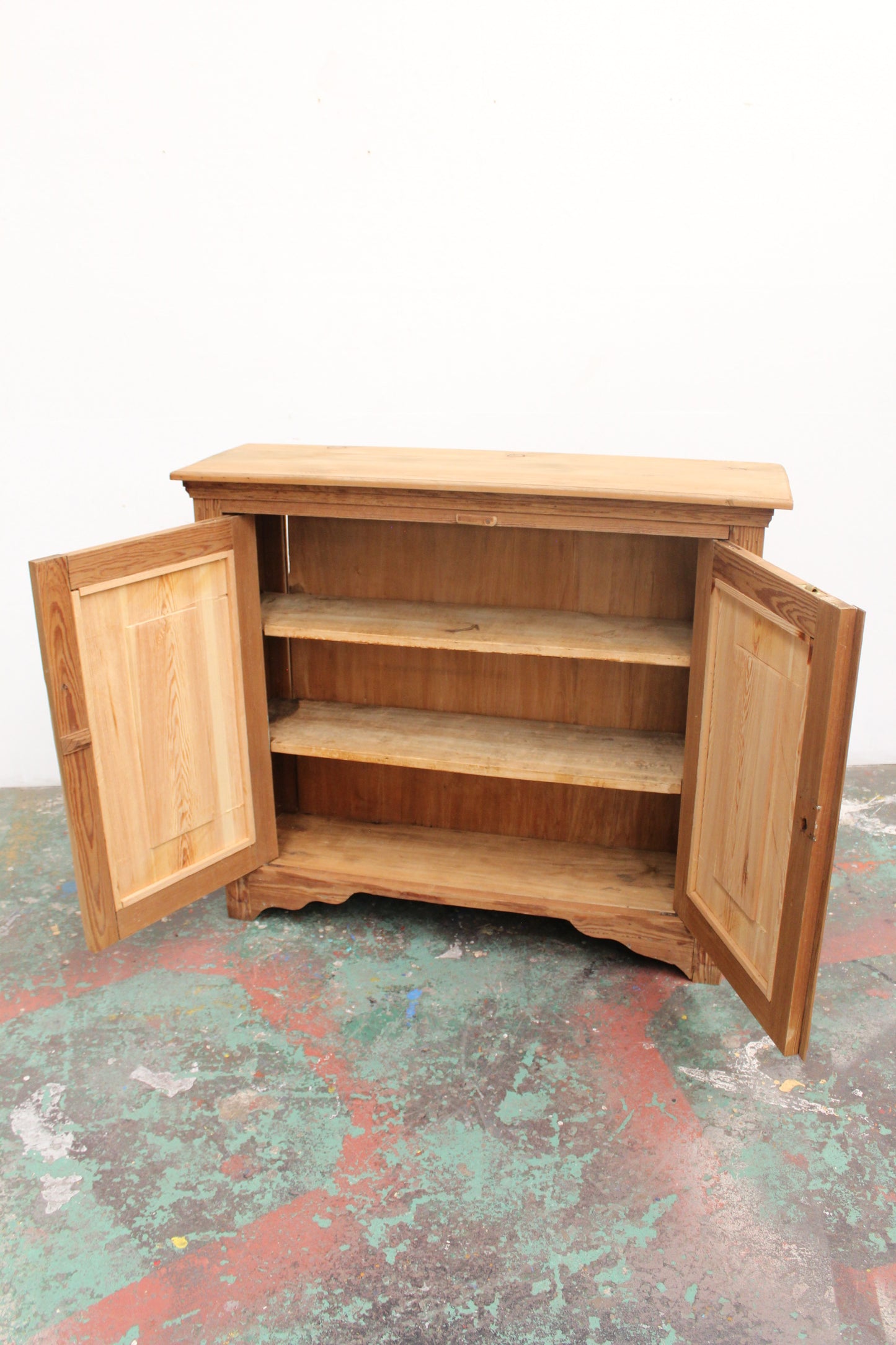 #1121 cabinet