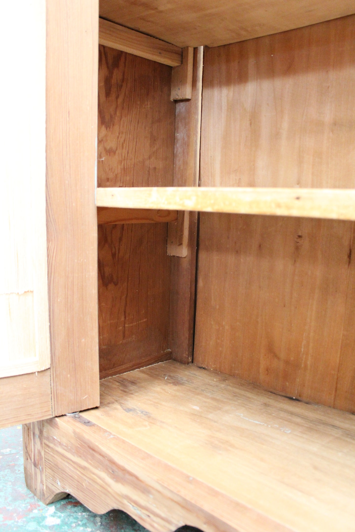 #1121 cabinet