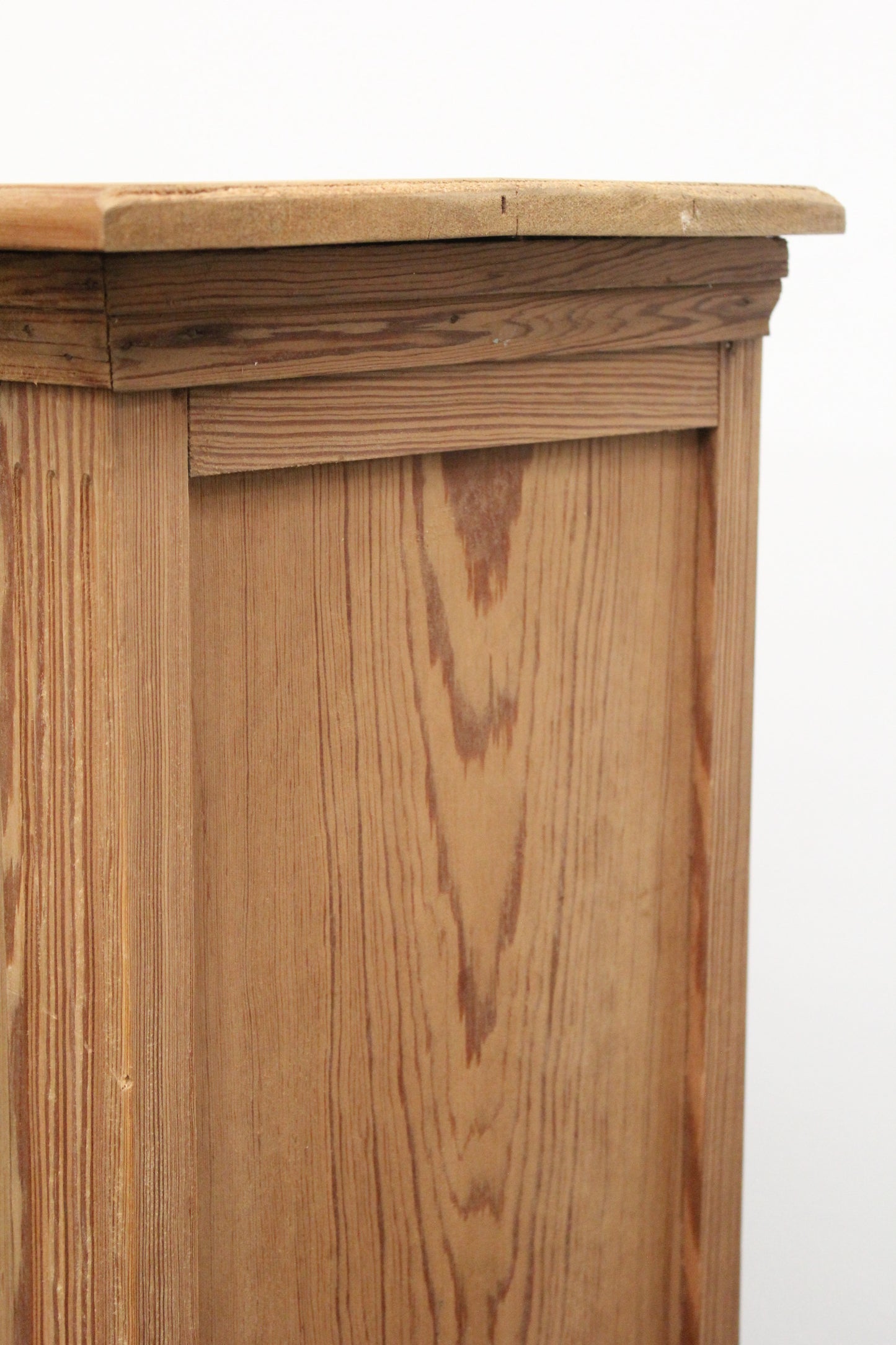 #1121 cabinet