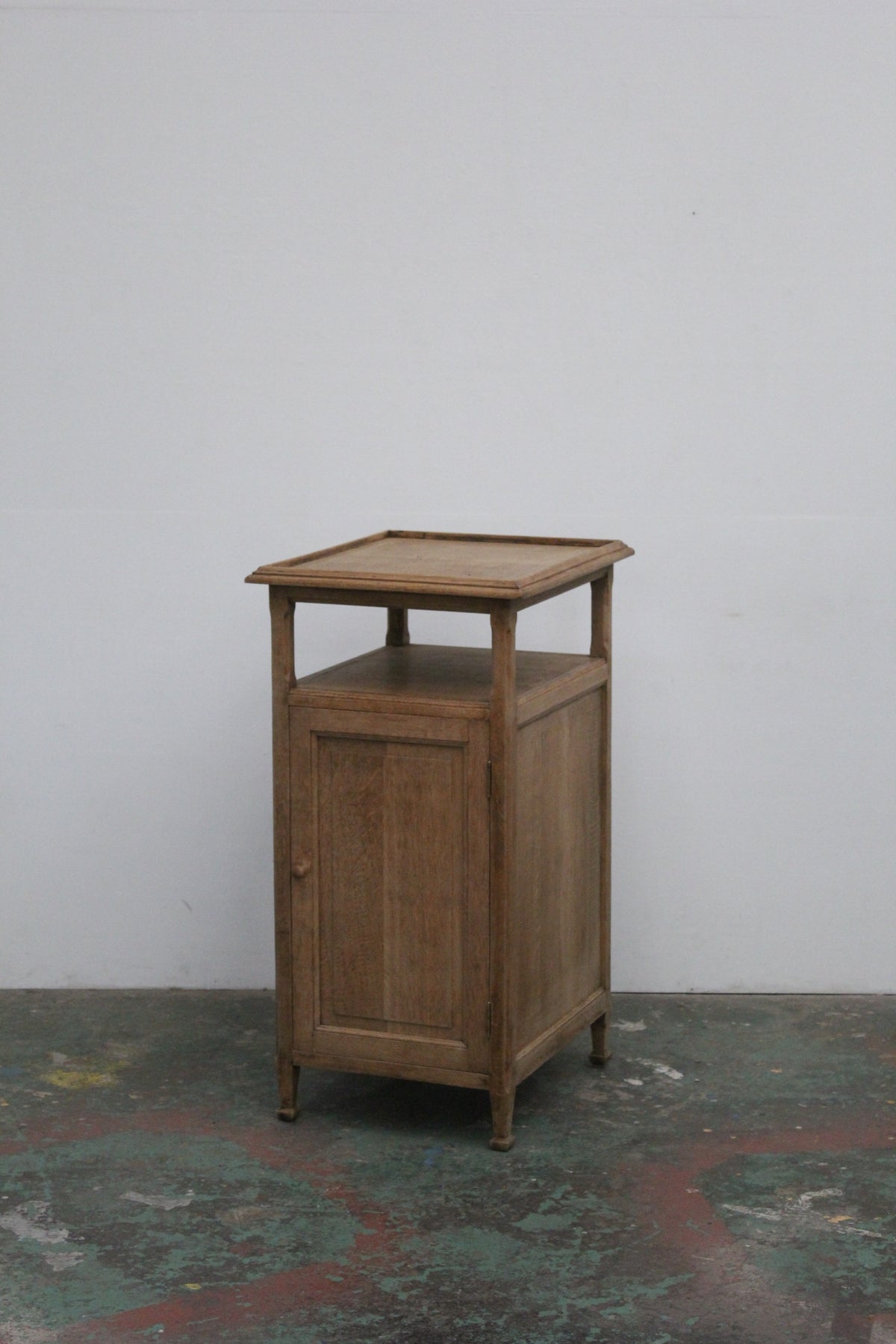 #1052 cabinet
