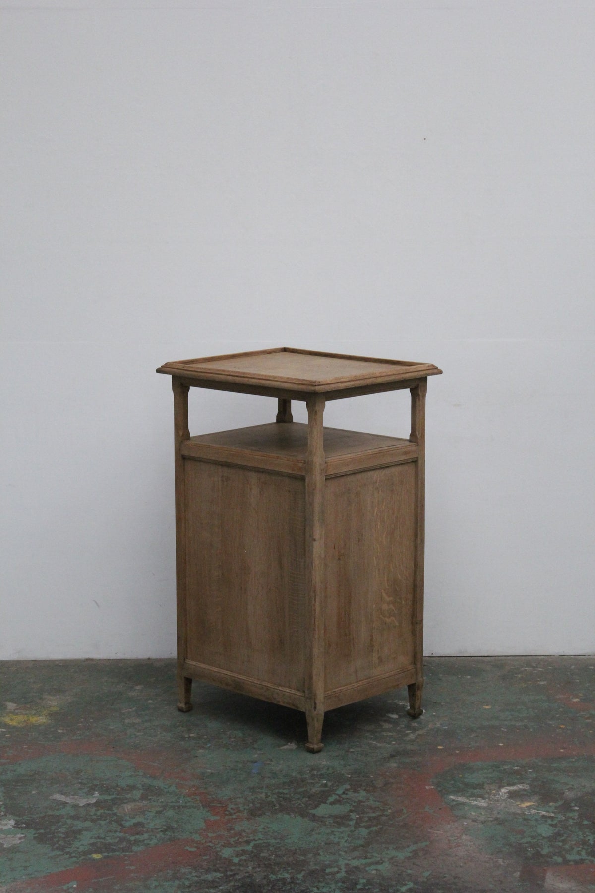 #1052 cabinet
