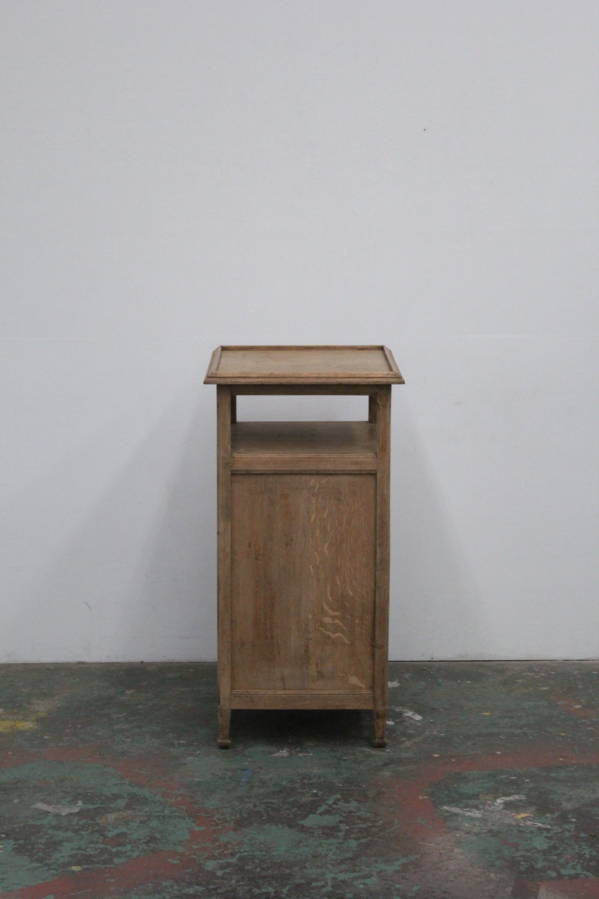 #1052 cabinet