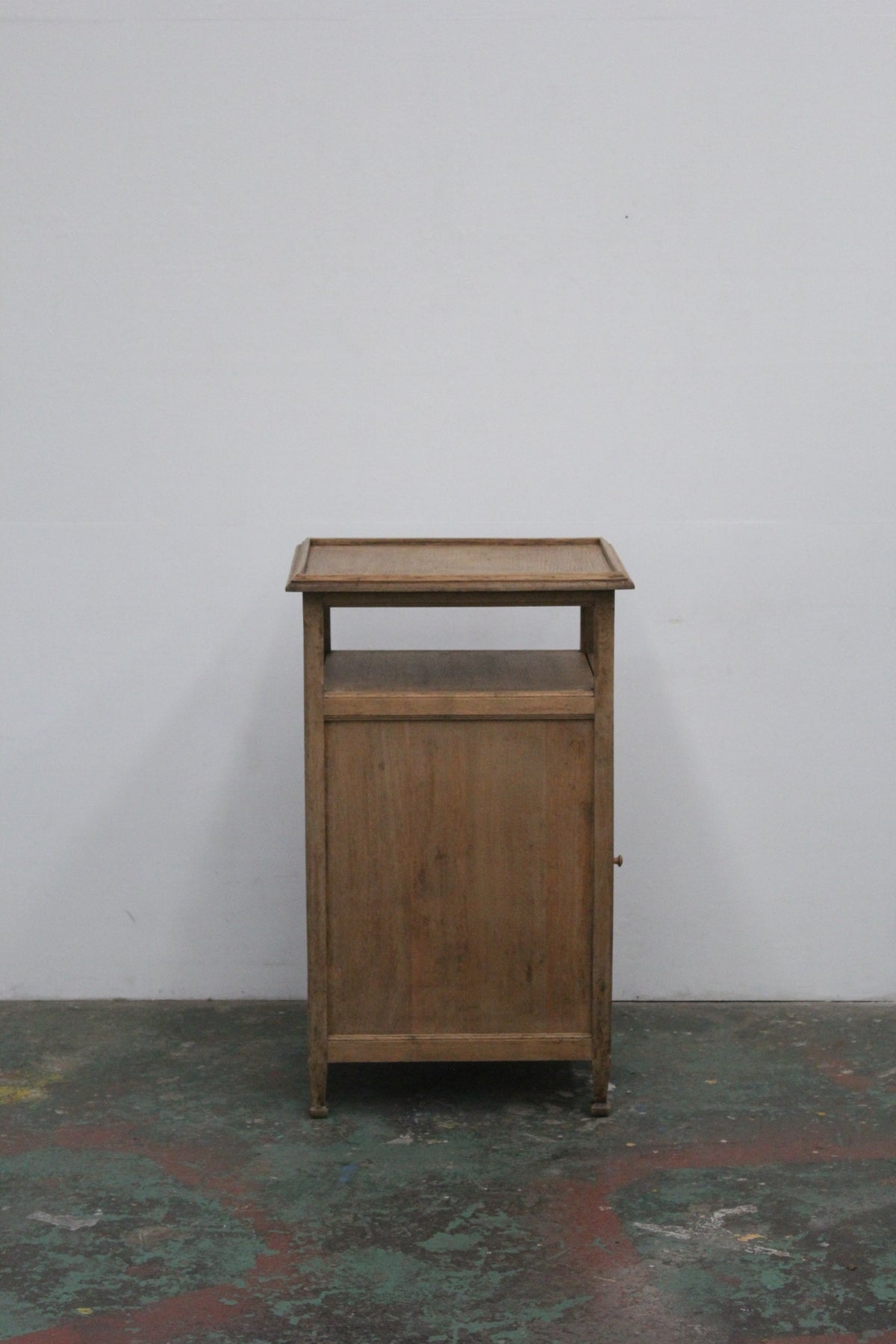 #1052 cabinet