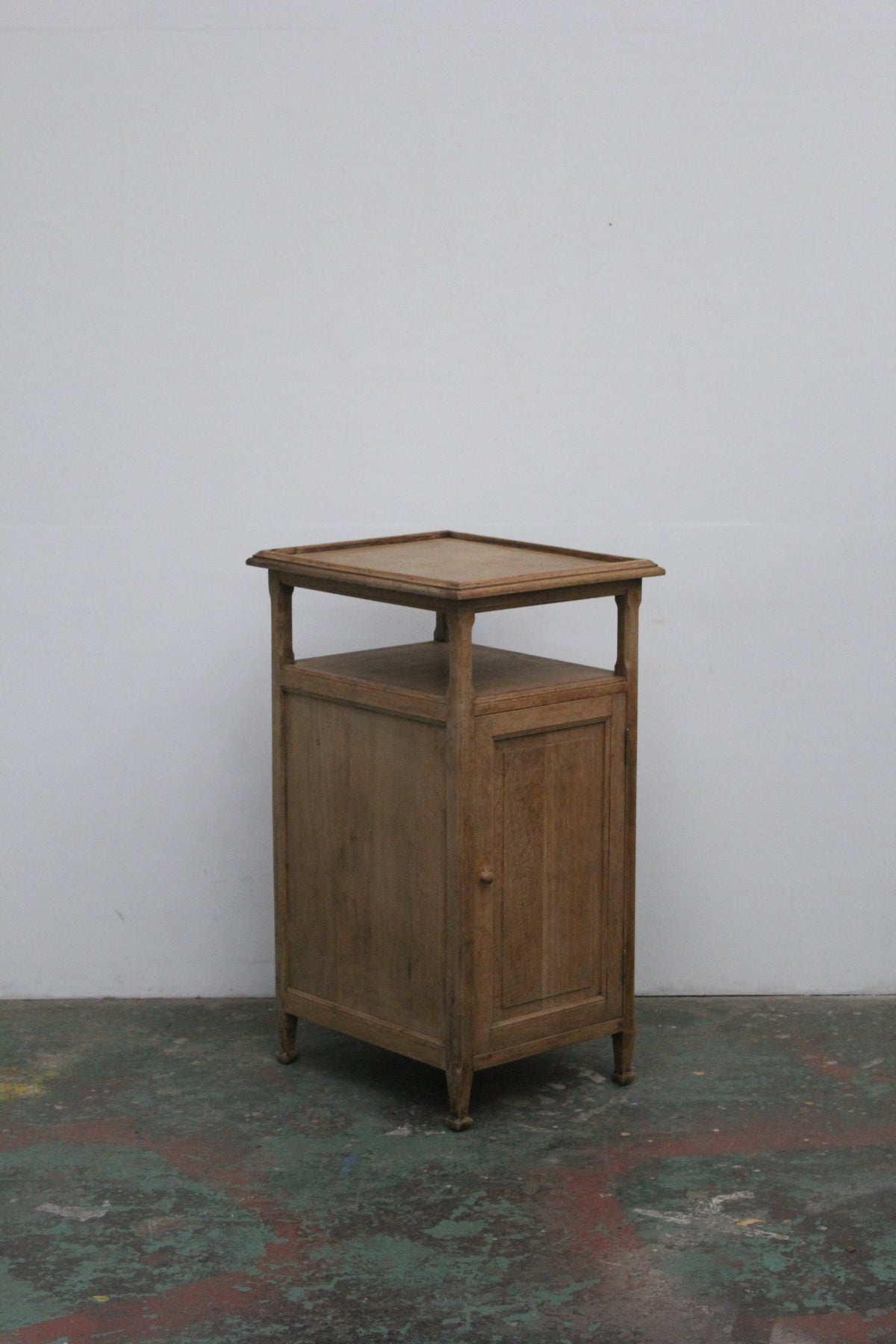 #1052 cabinet