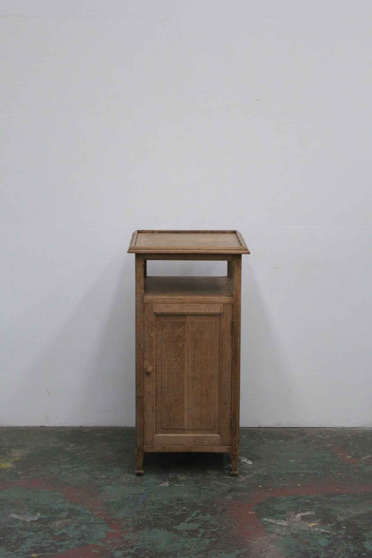 #1052 cabinet