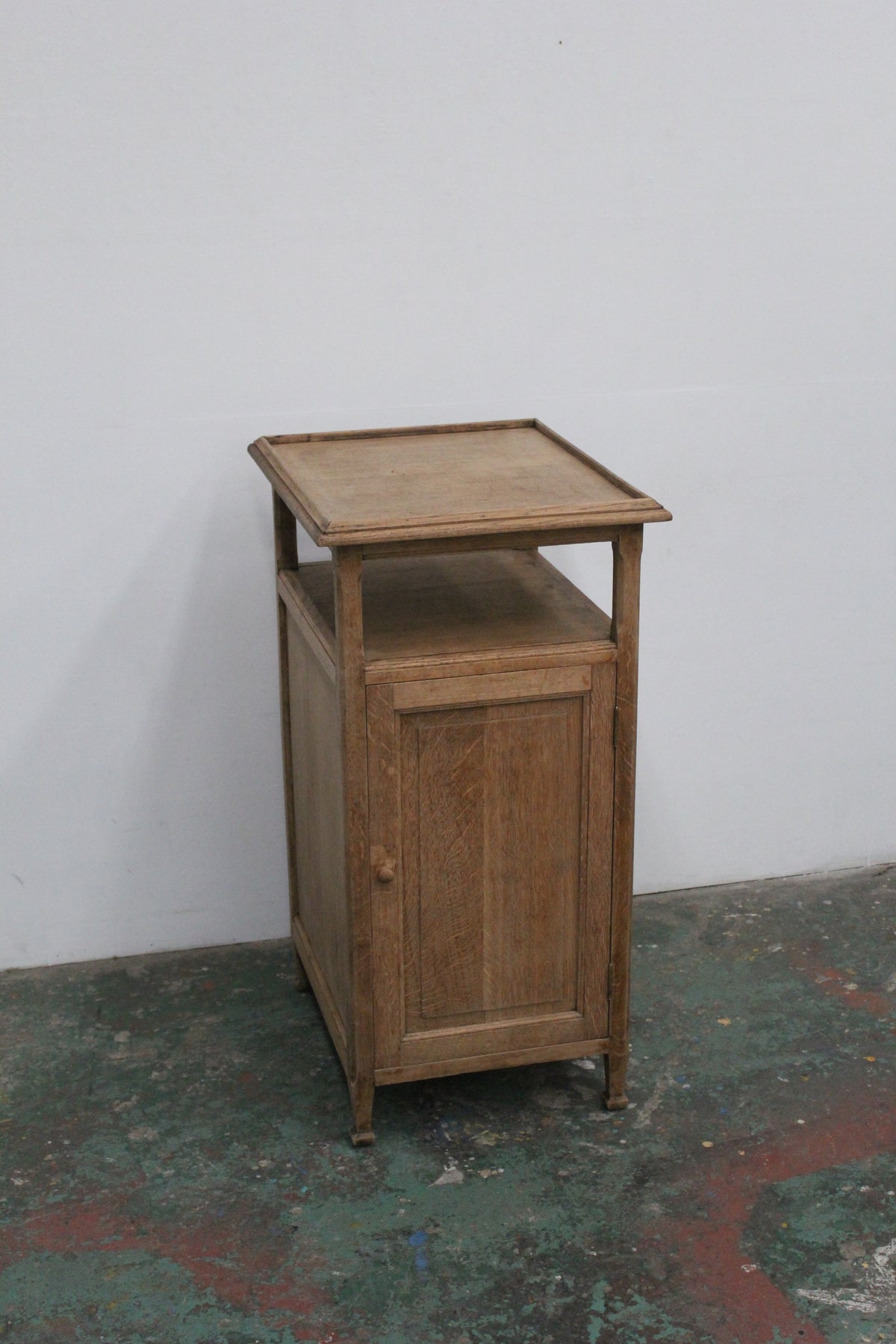 #1052 cabinet