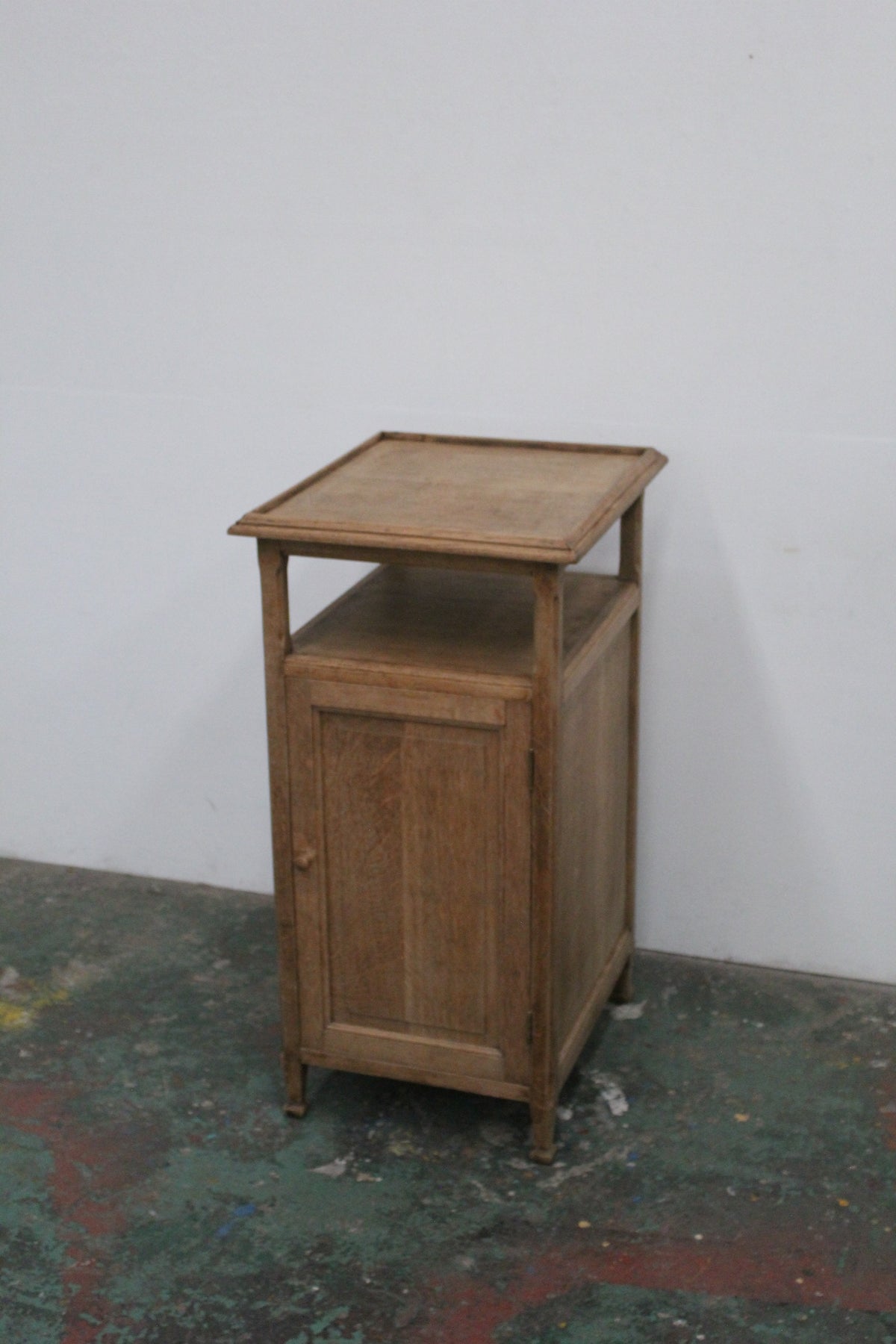 #1052 cabinet