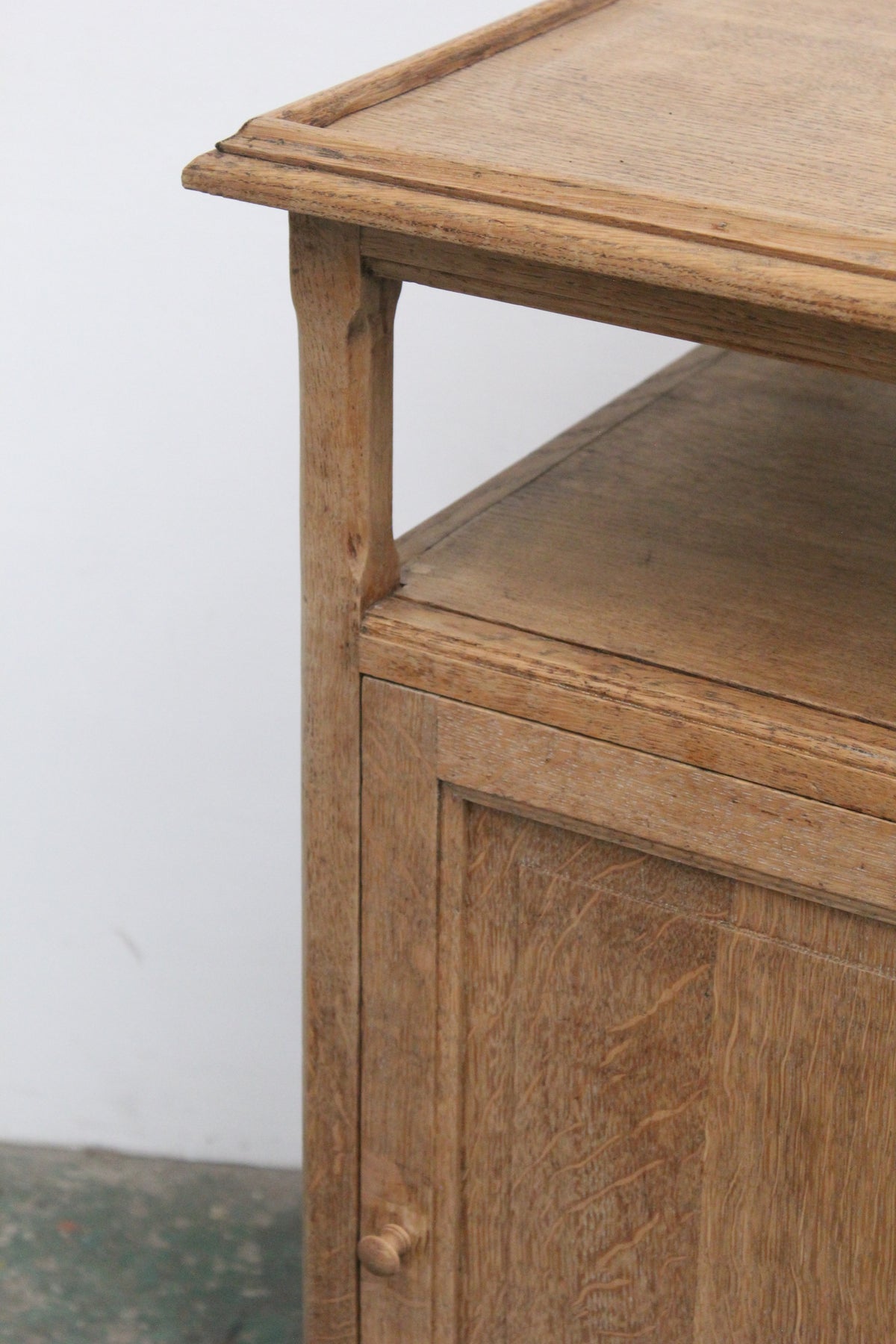 #1052 cabinet