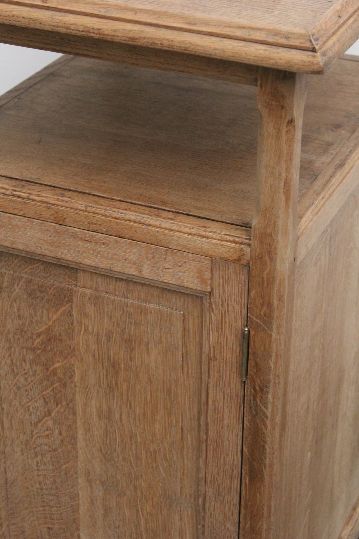#1052 cabinet