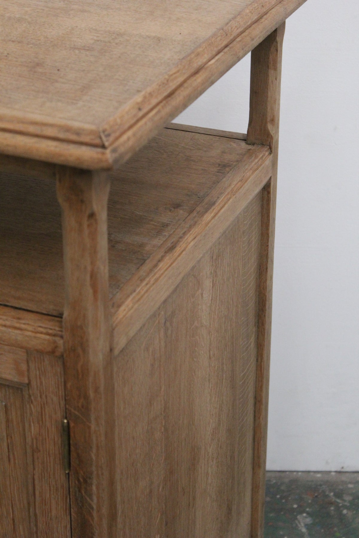 #1052 cabinet