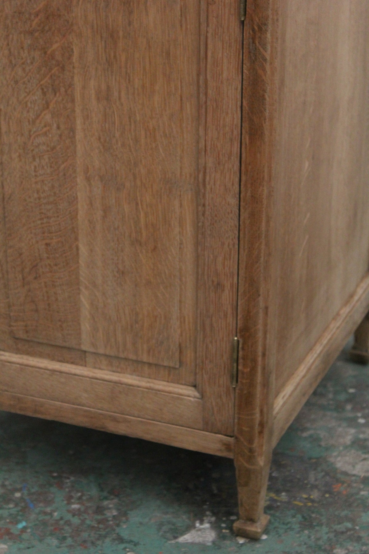 #1052 cabinet