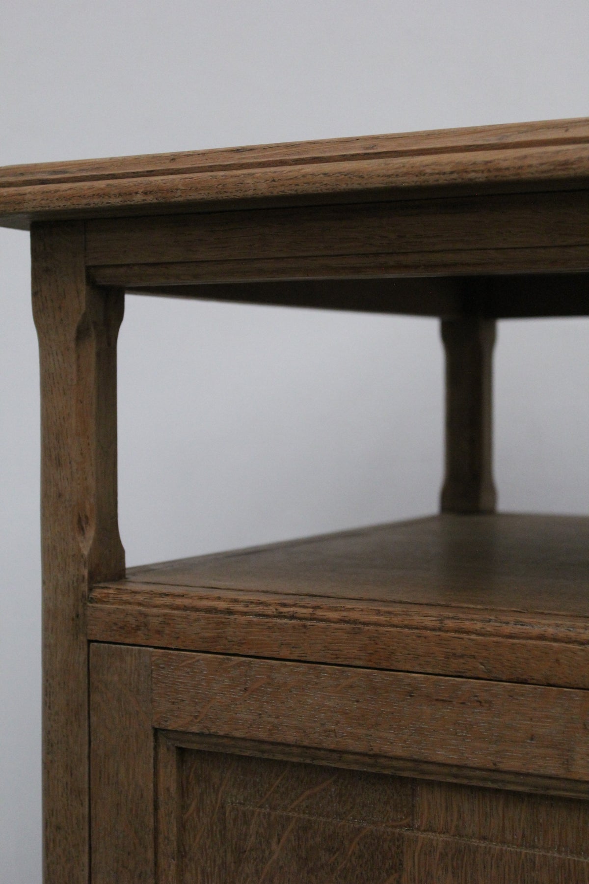 #1052 cabinet