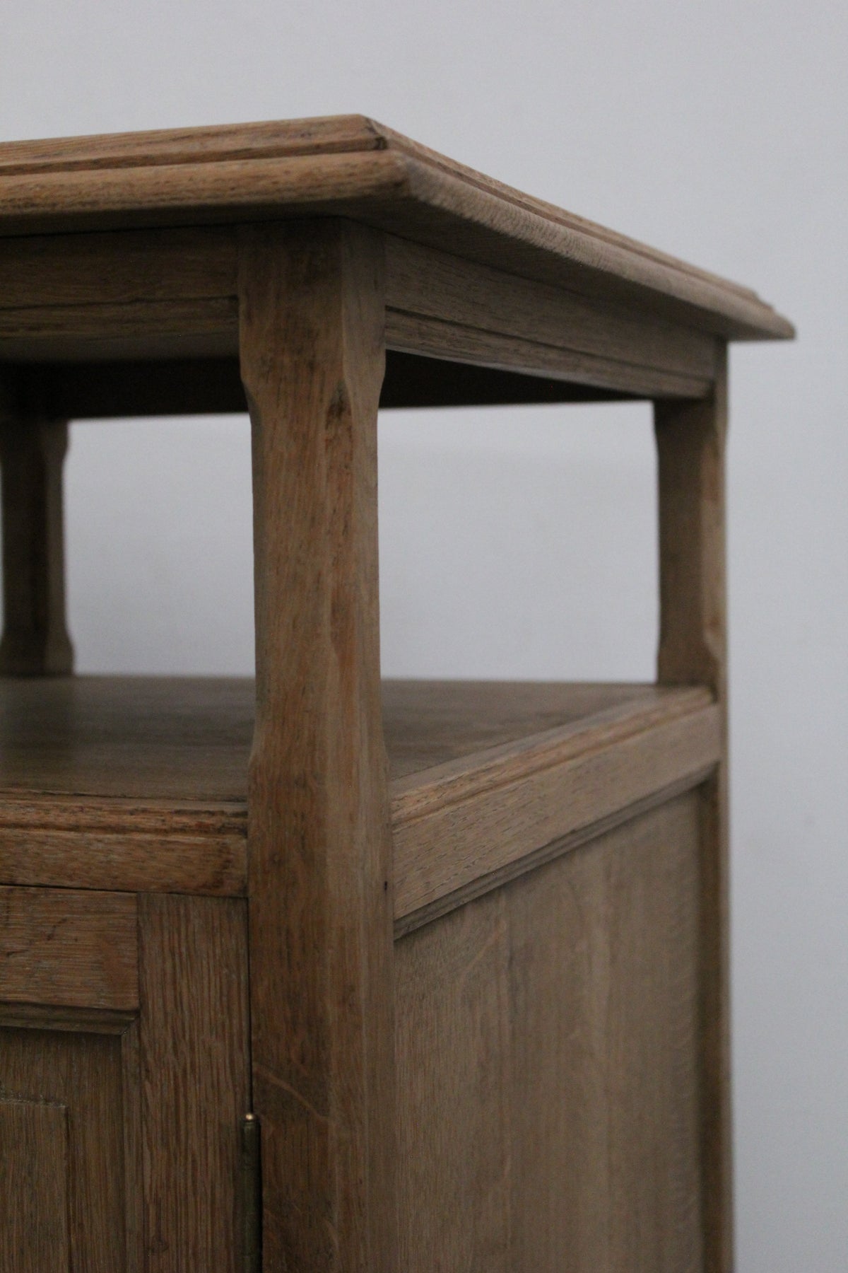 #1052 cabinet