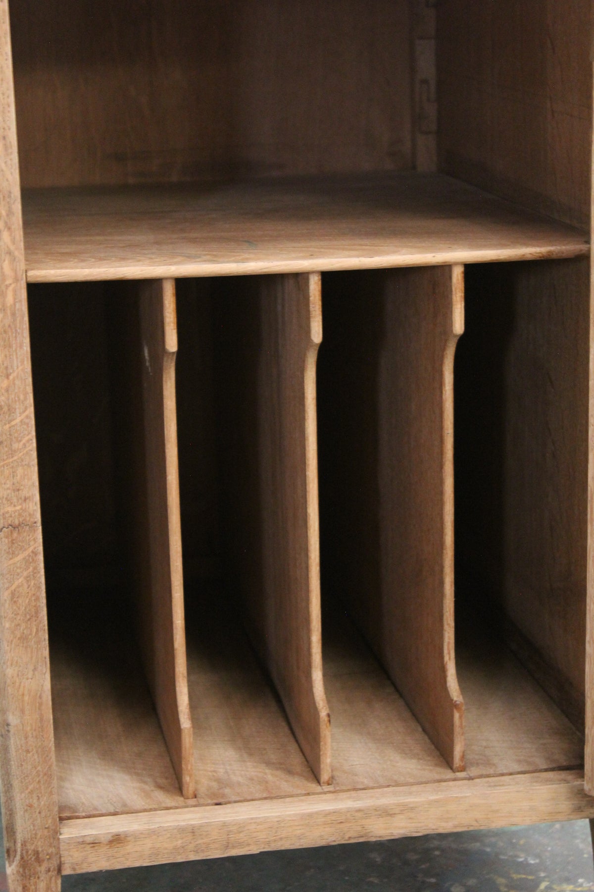 #1052 cabinet