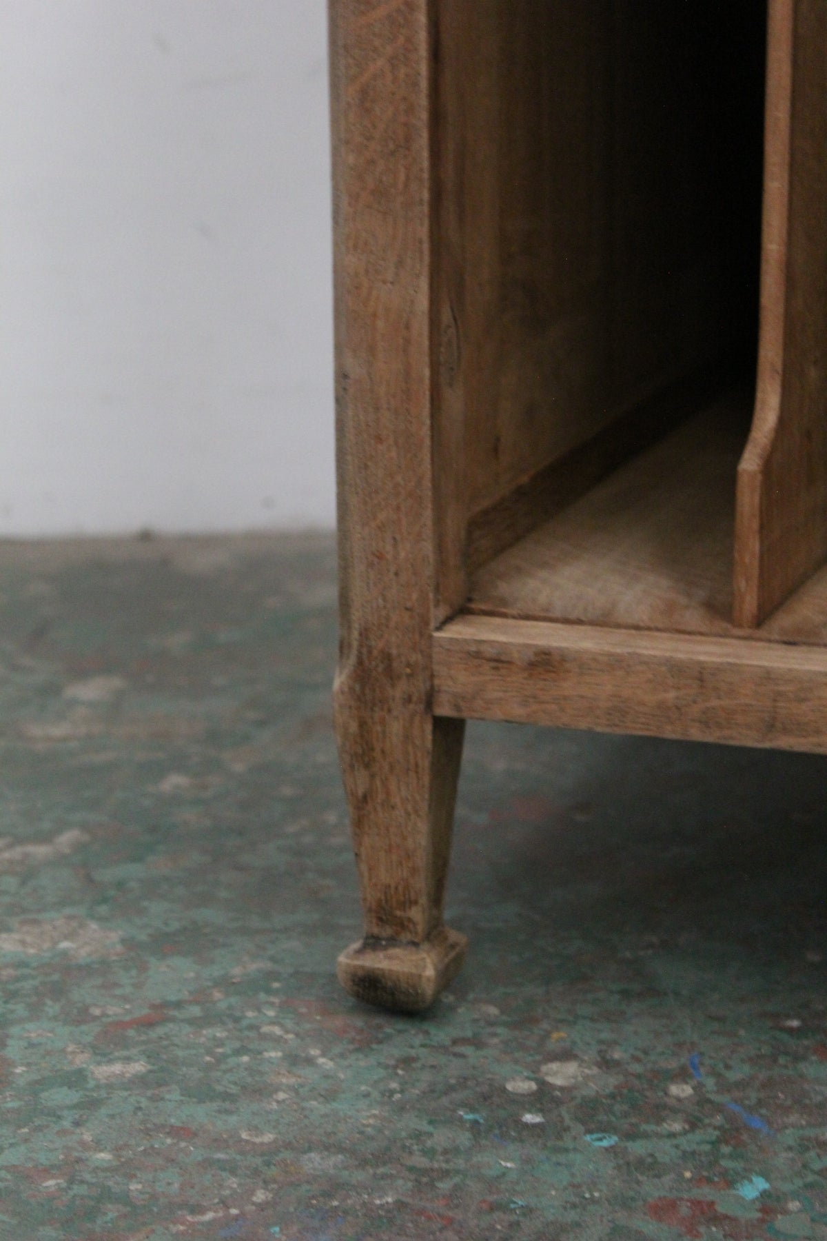 #1052 cabinet