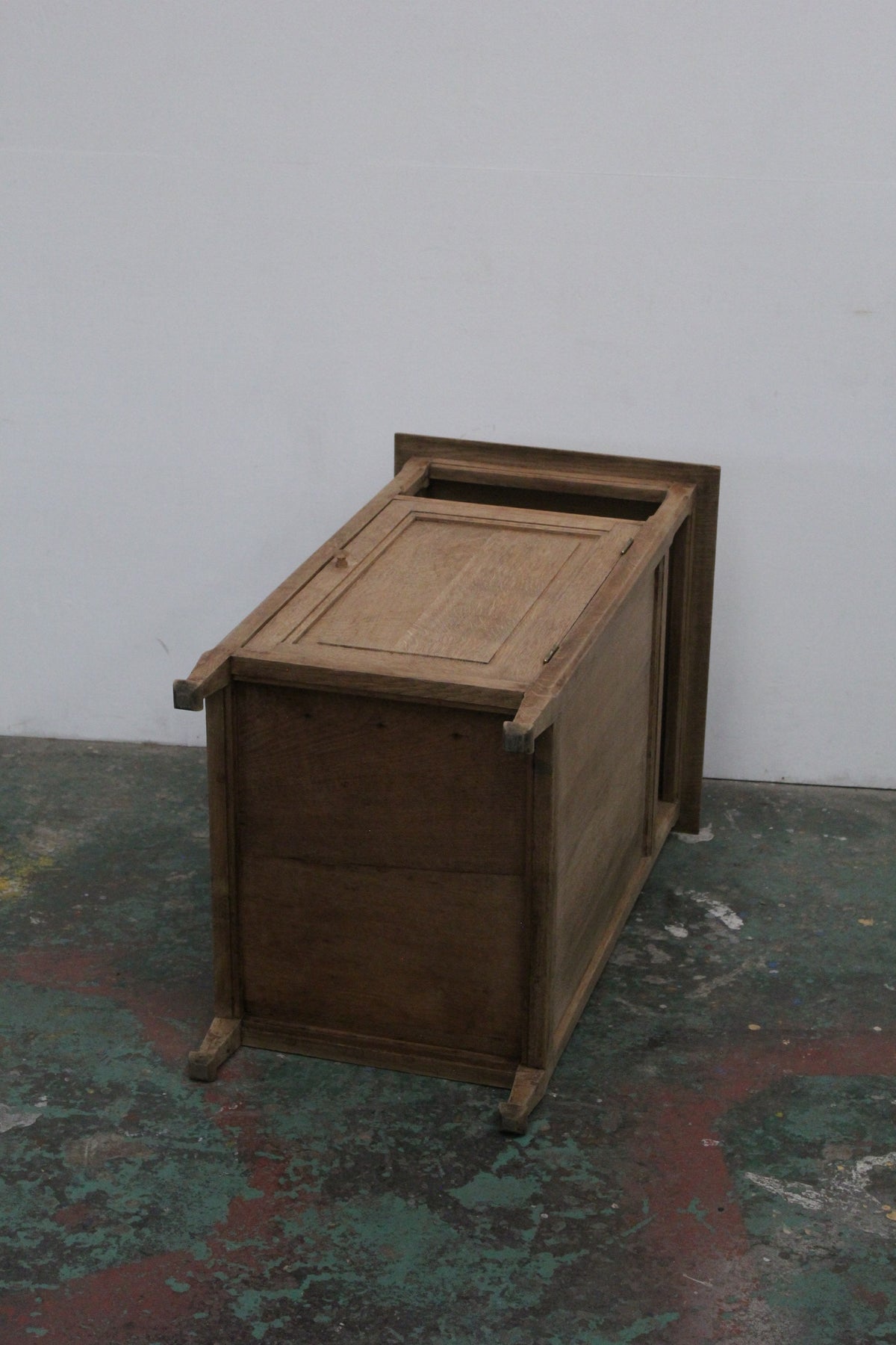 #1052 cabinet