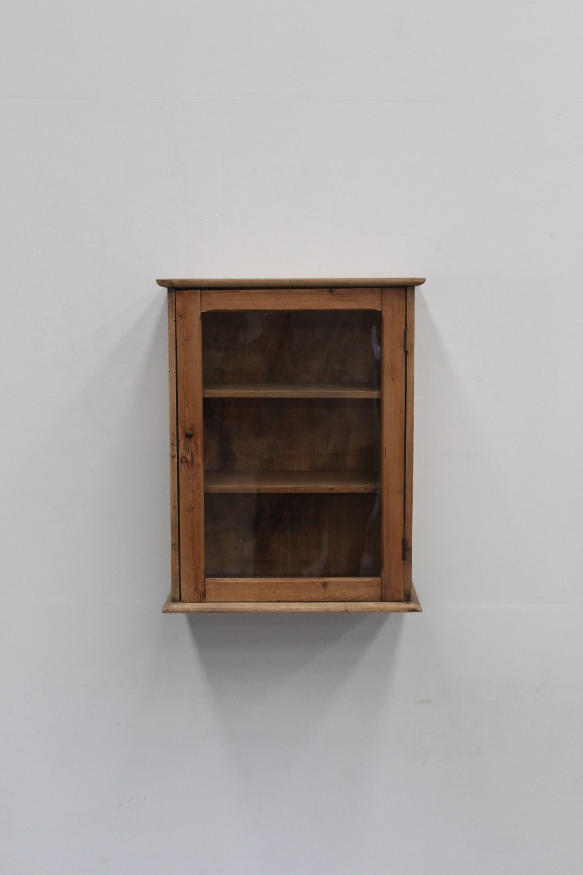 #1064 glass cabinet