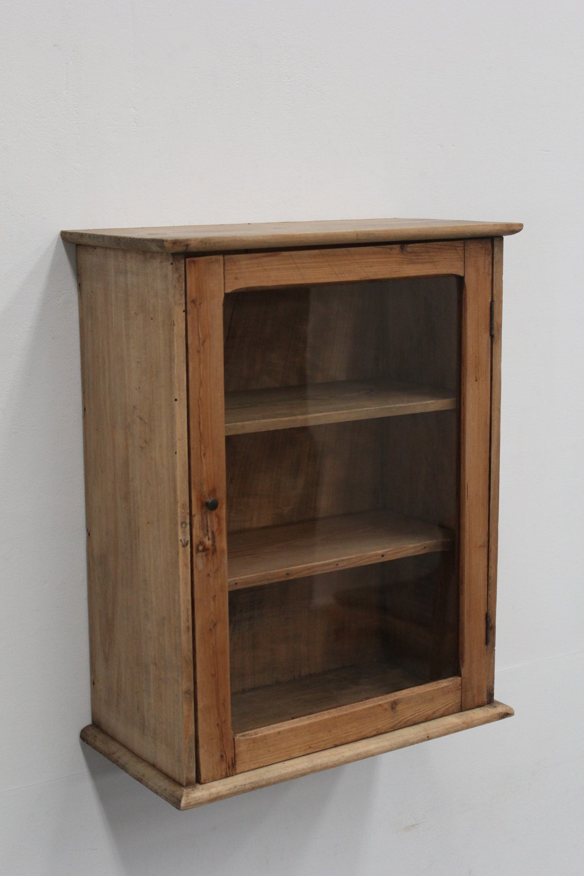 #1064 glass cabinet