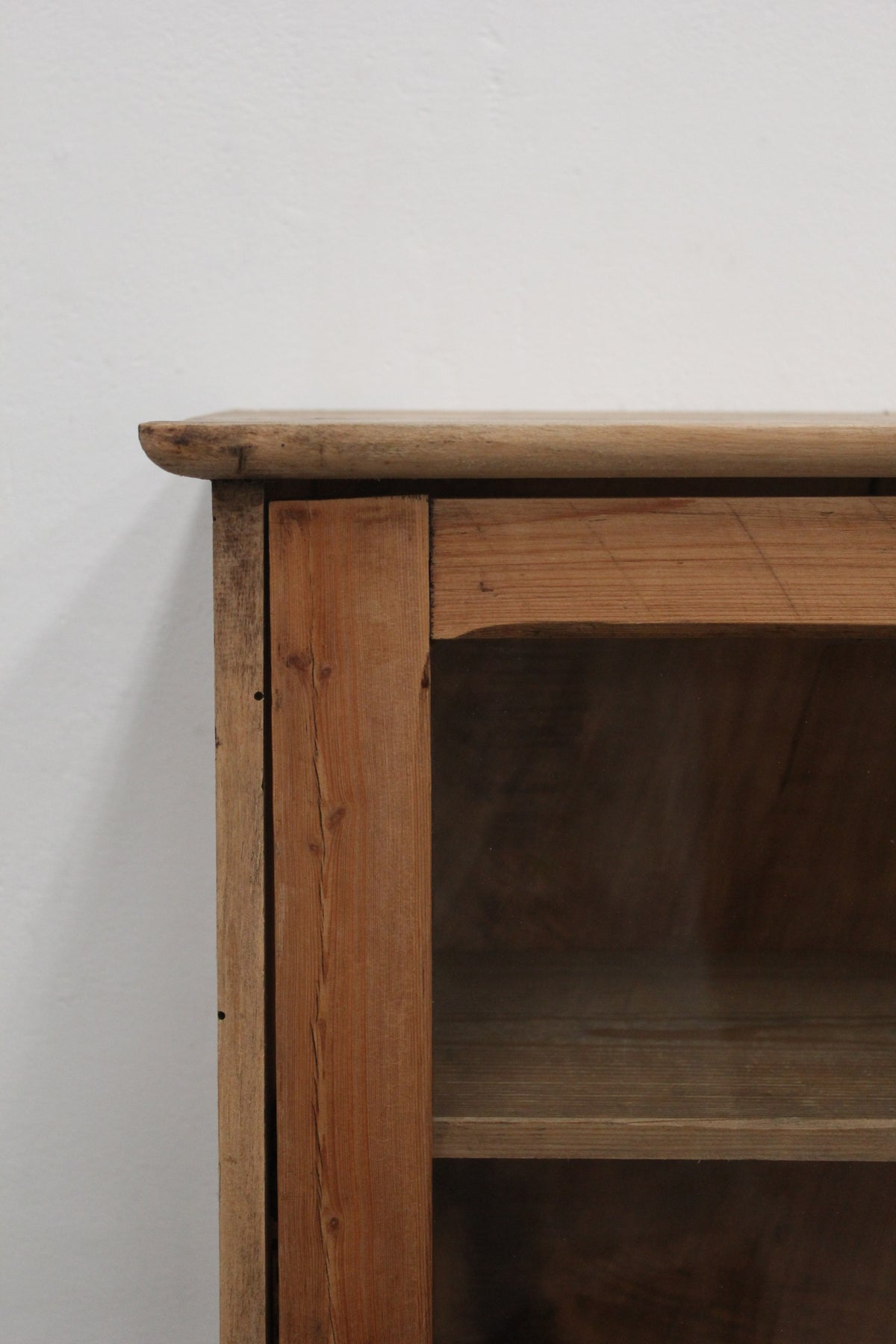 #1064 glass cabinet