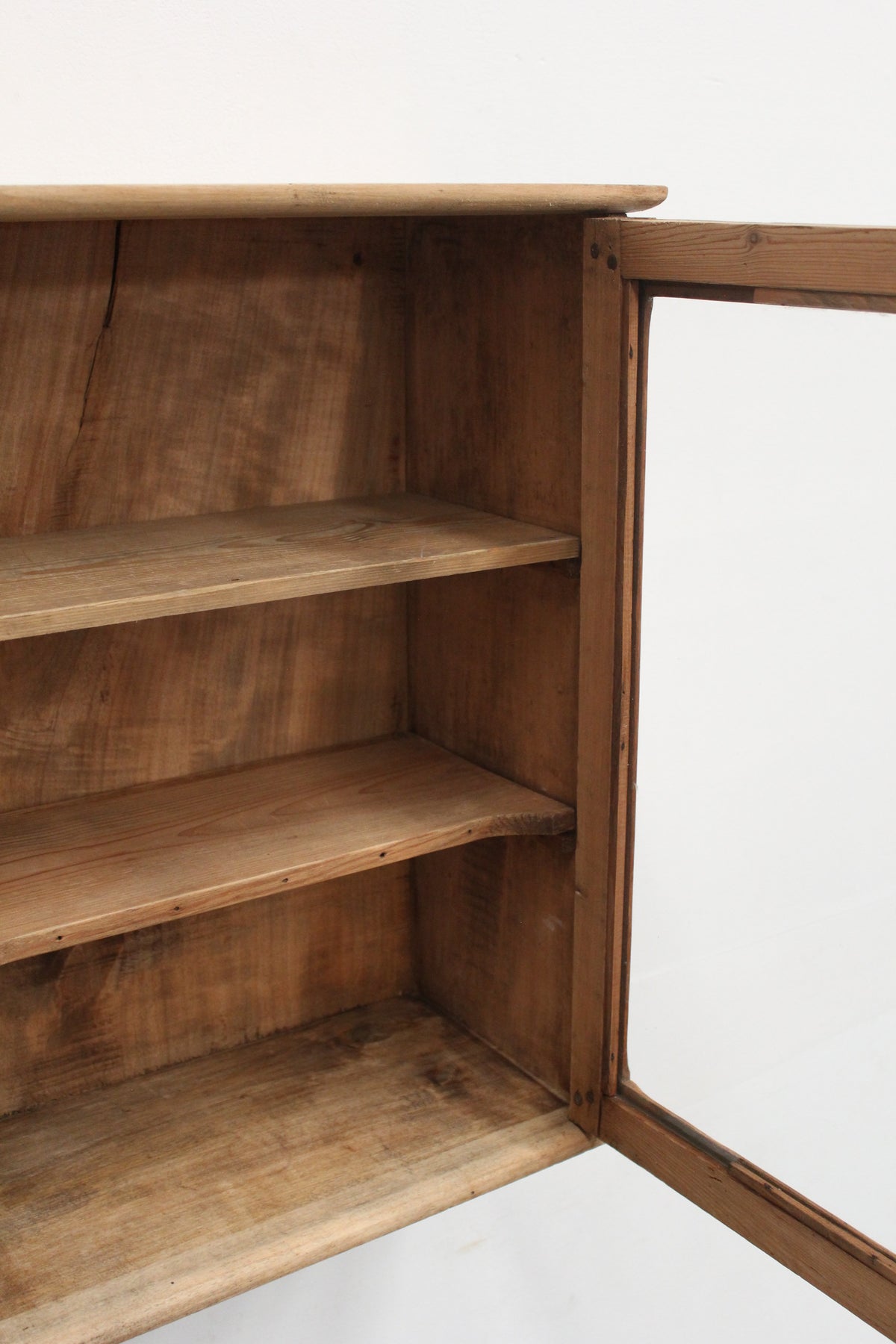 #1064 glass cabinet