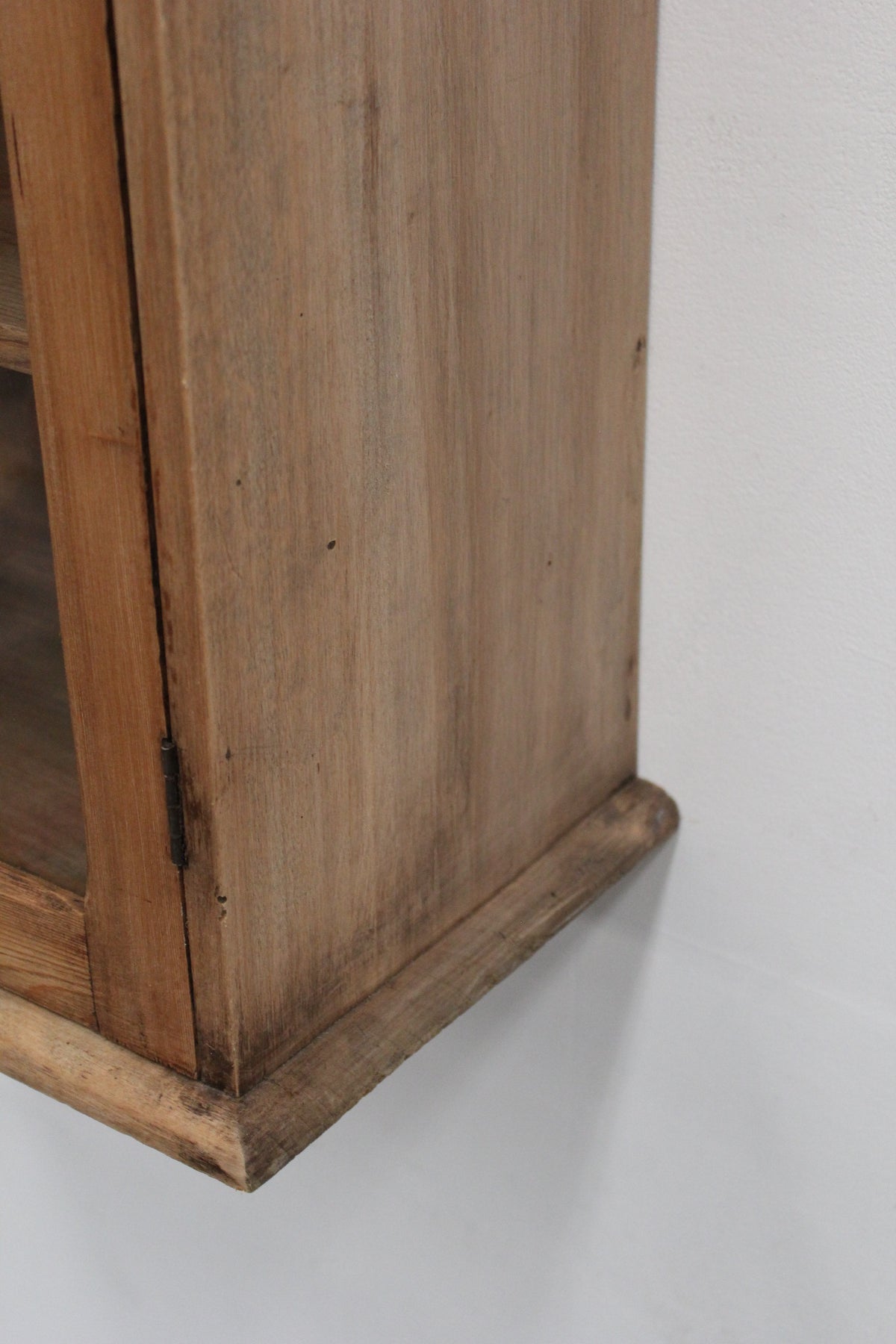 #1064 glass cabinet