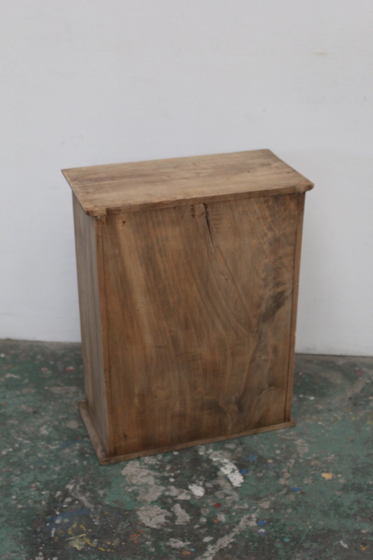 #1064 glass cabinet