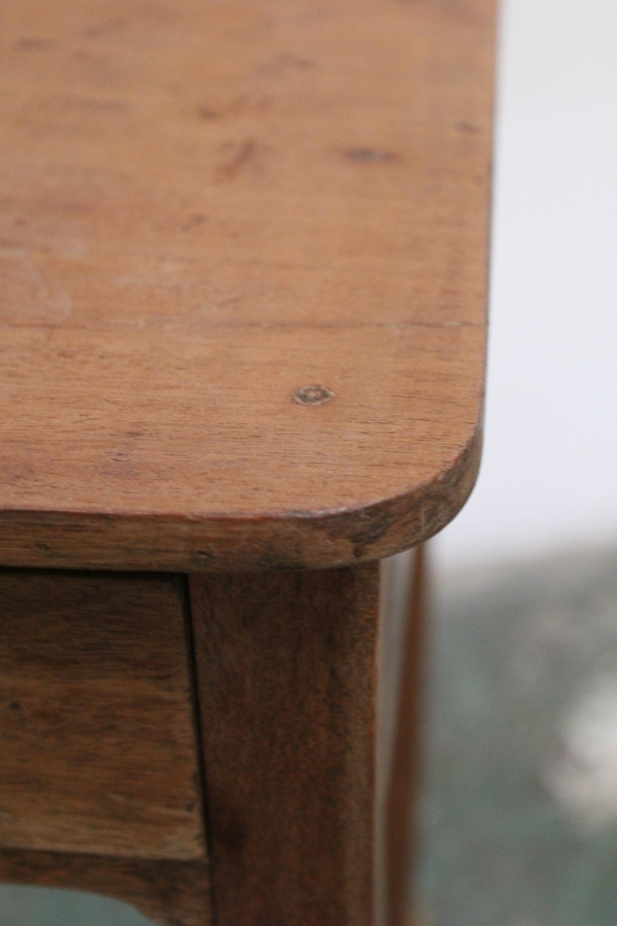 #0880 writing table
