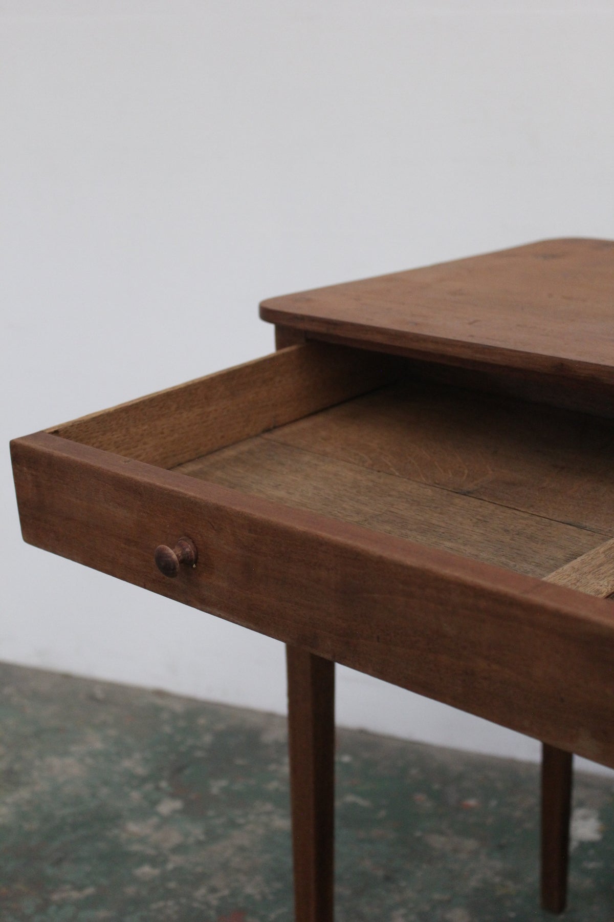 #0880 writing table
