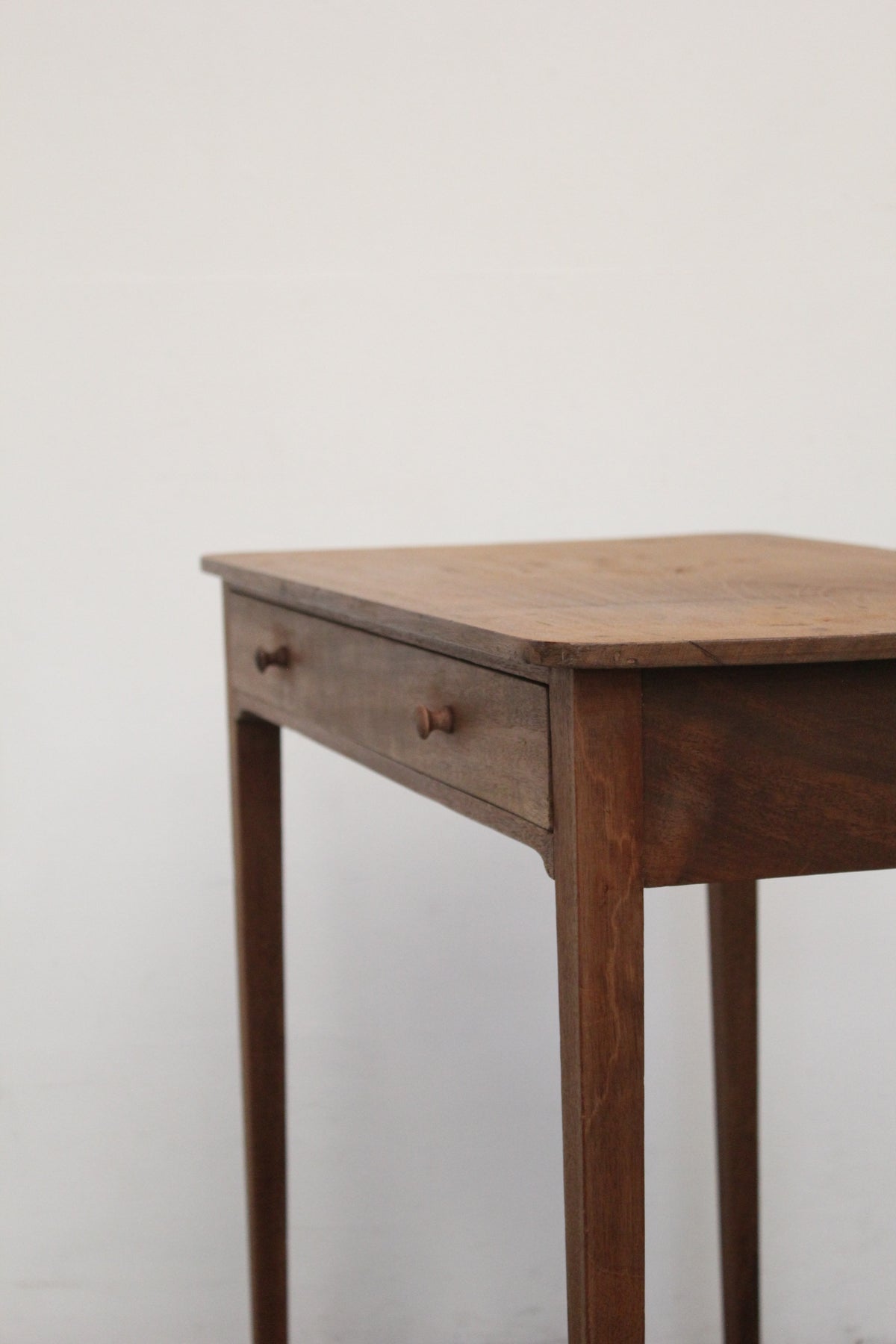 #0880 writing table