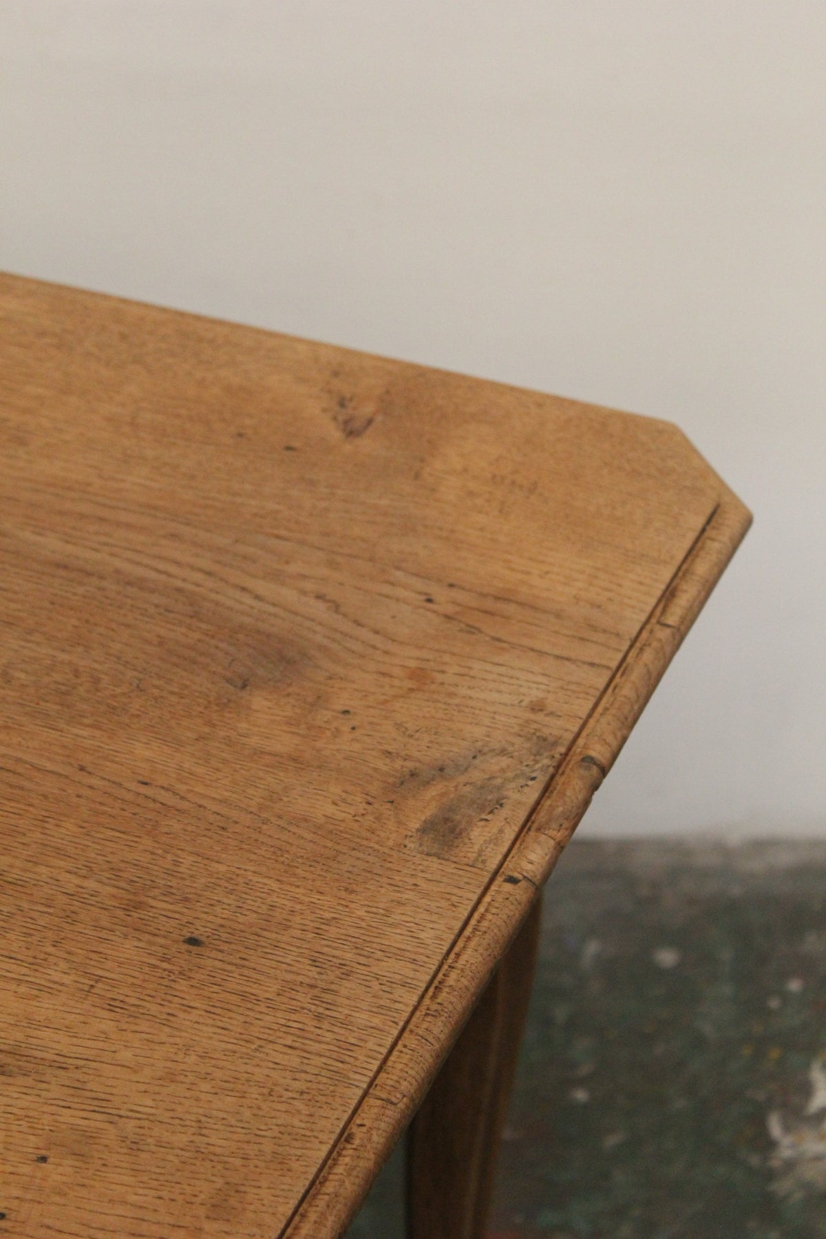 #1607 table