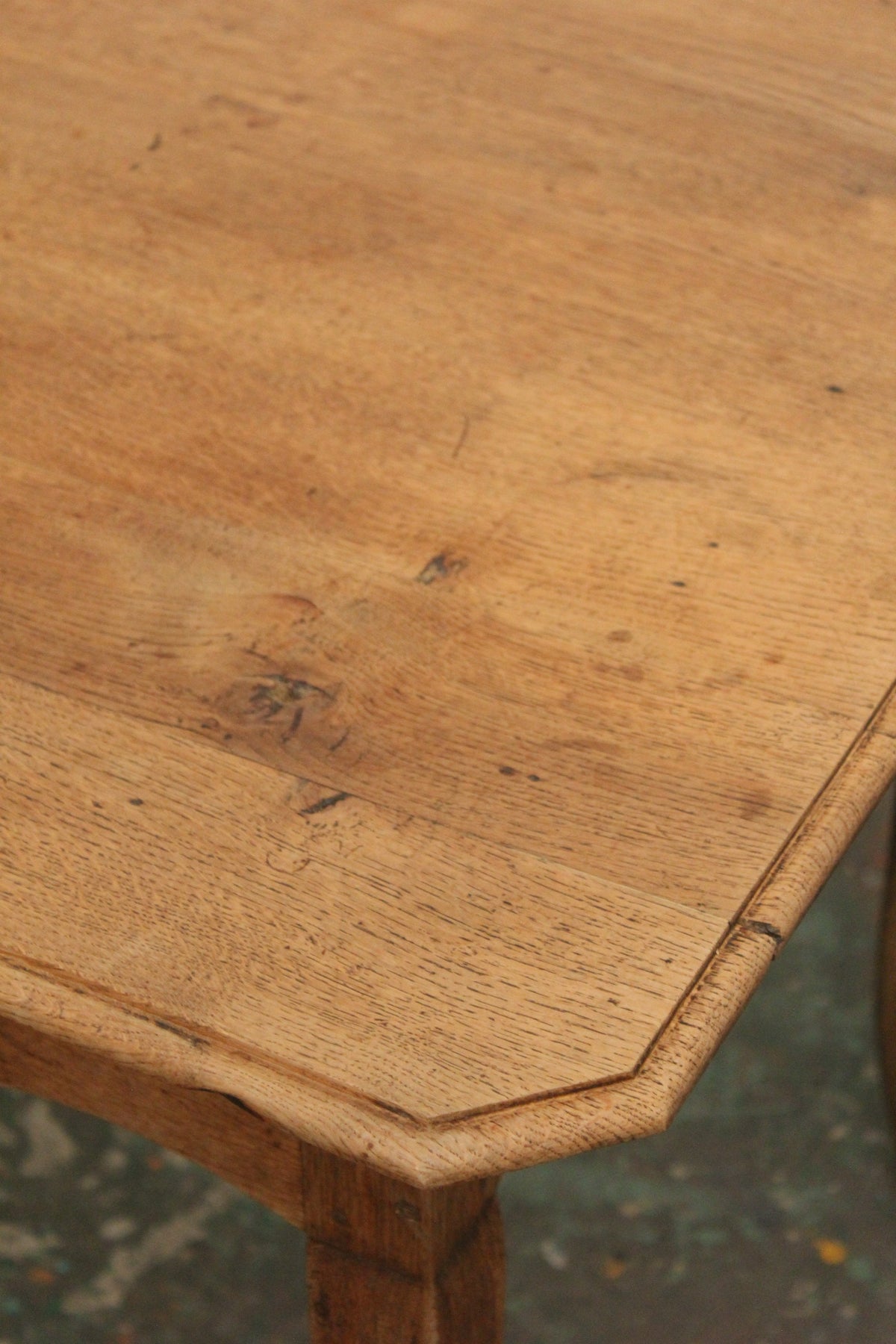 #1607 table