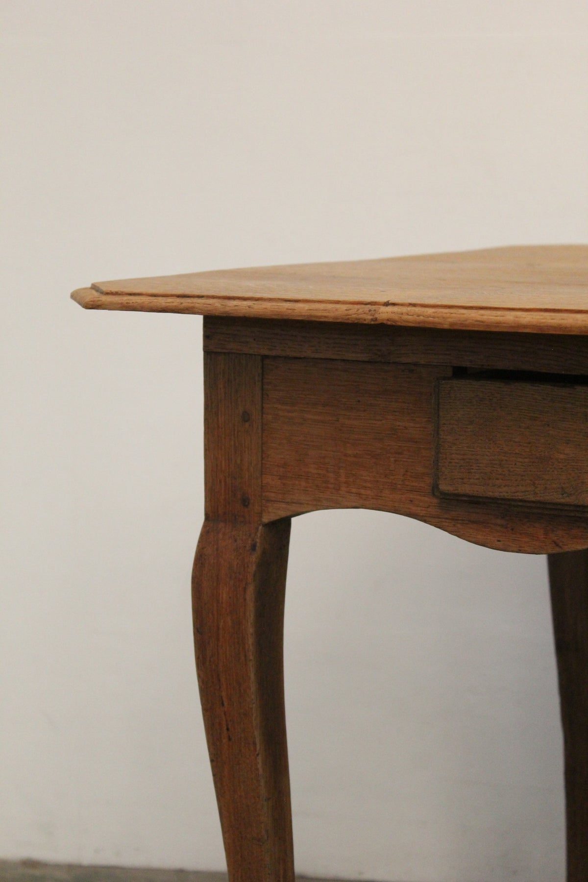 #1607 table