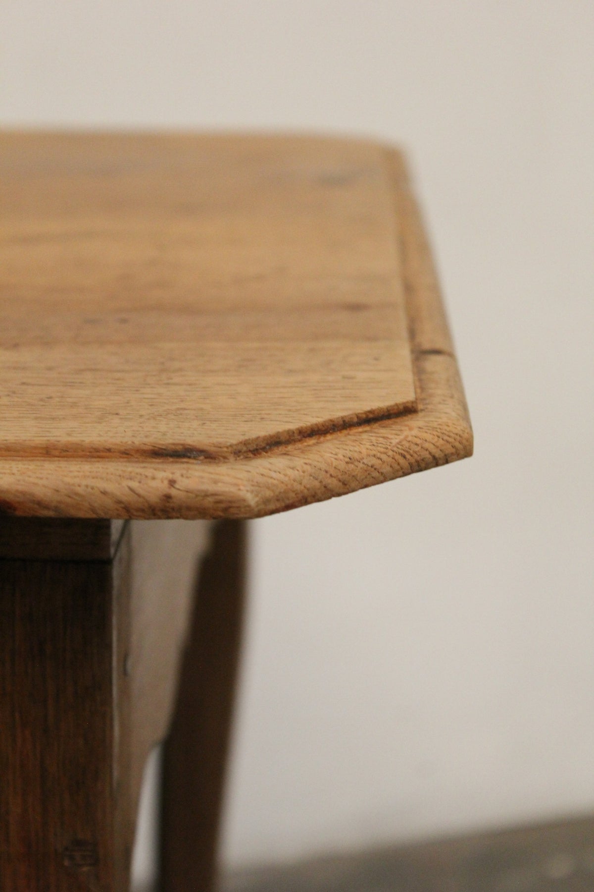 #1607 table