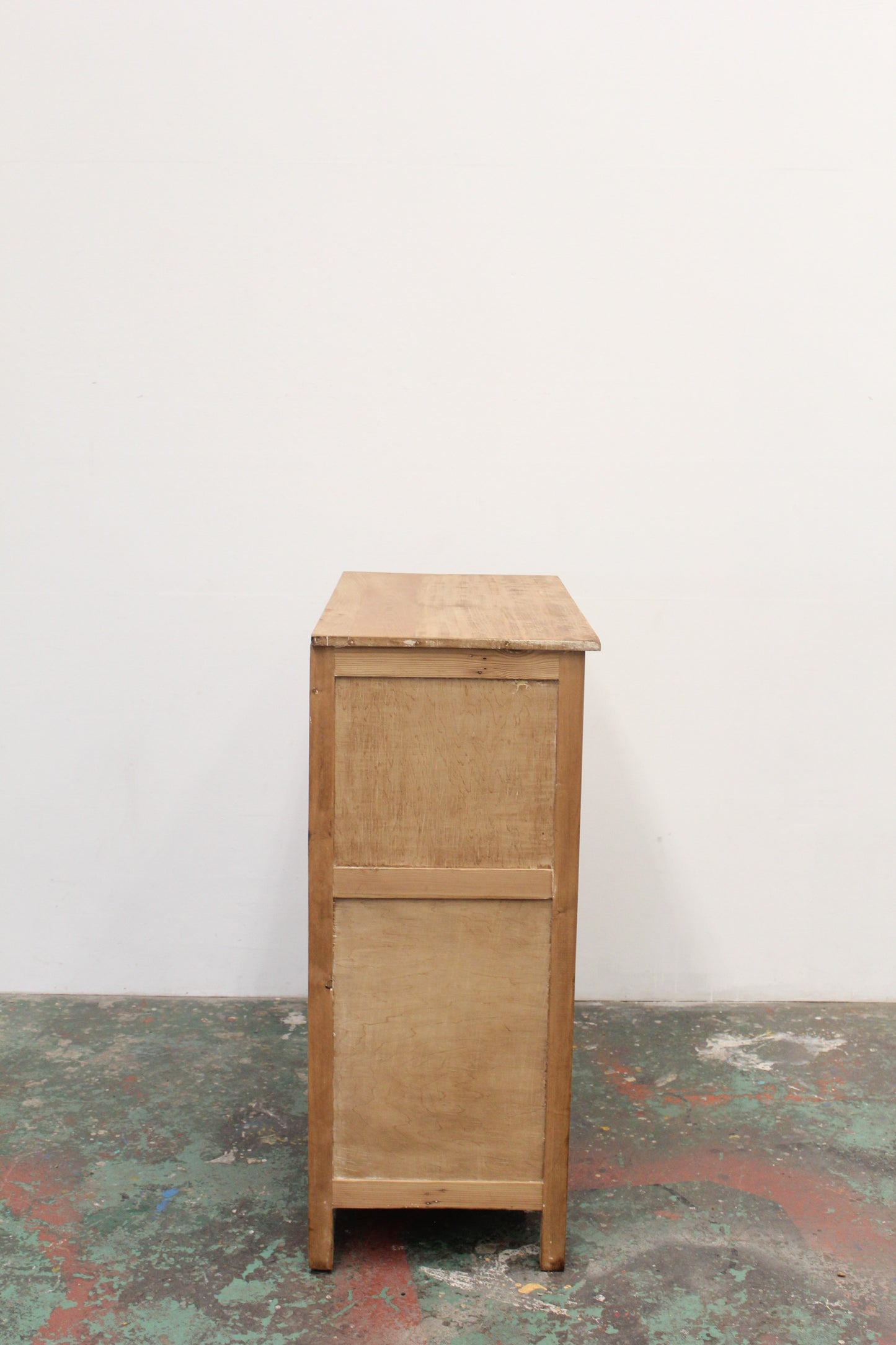 #1136 cabinet